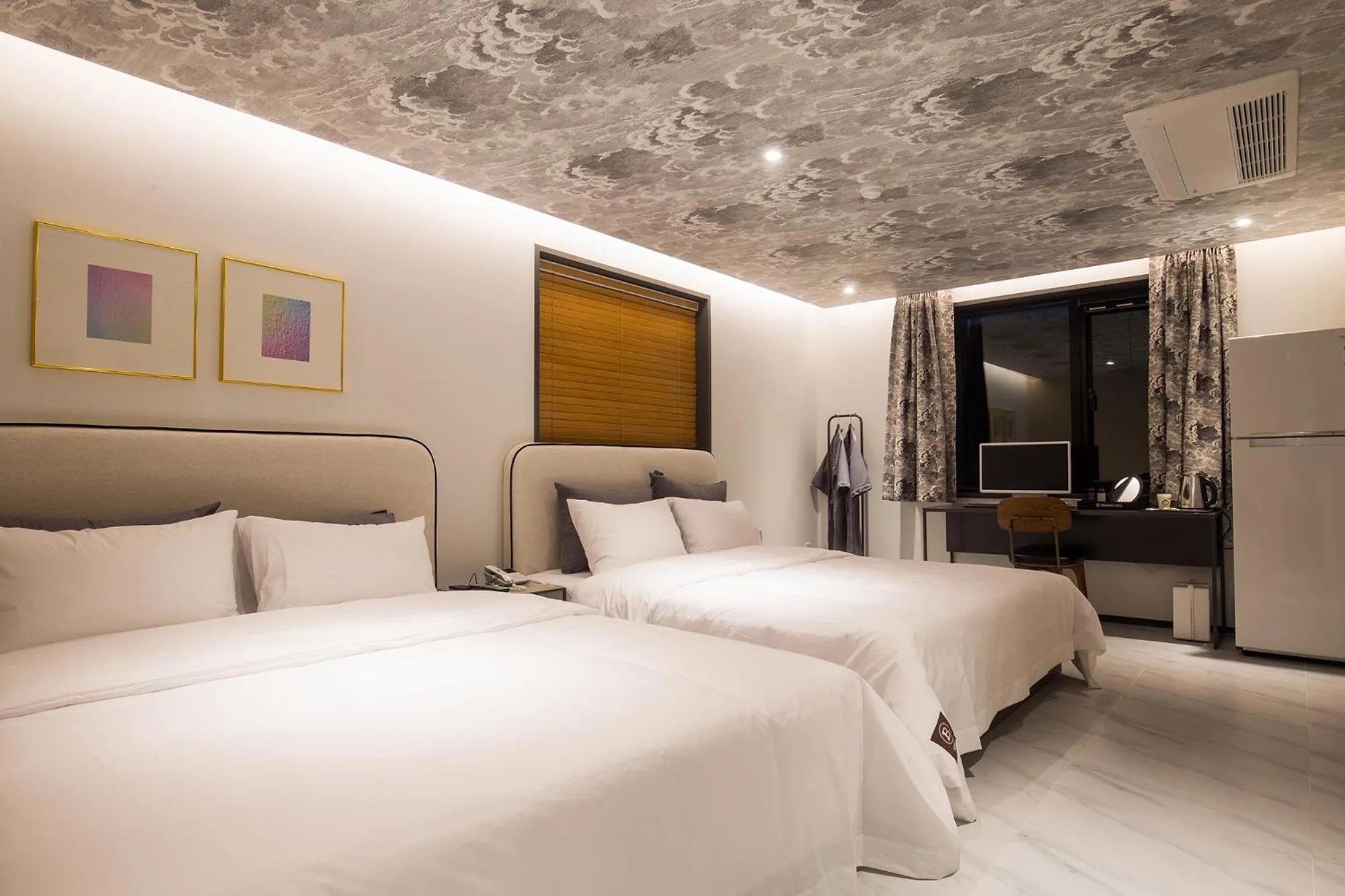 Bedroom, Bed in Brown-Dot Hotel Choeup