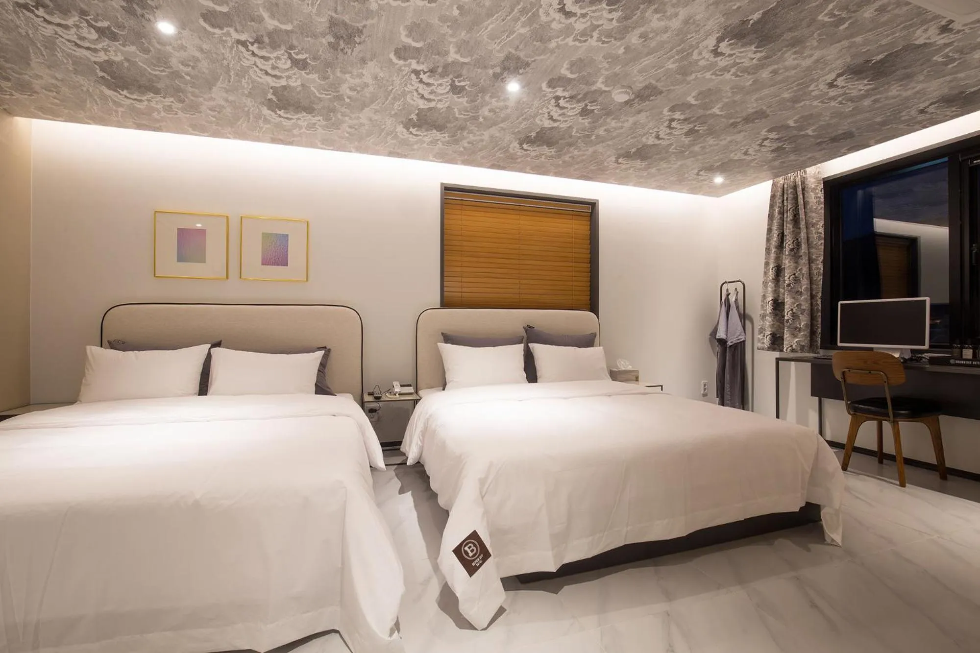 Bedroom, Bed in Brown-Dot Hotel Choeup