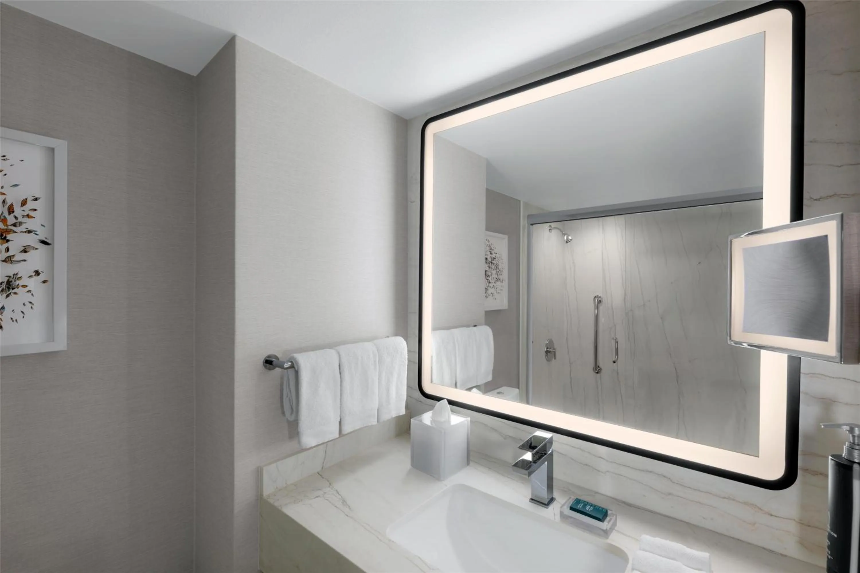 Bathroom in Hilton Los Angeles Airport