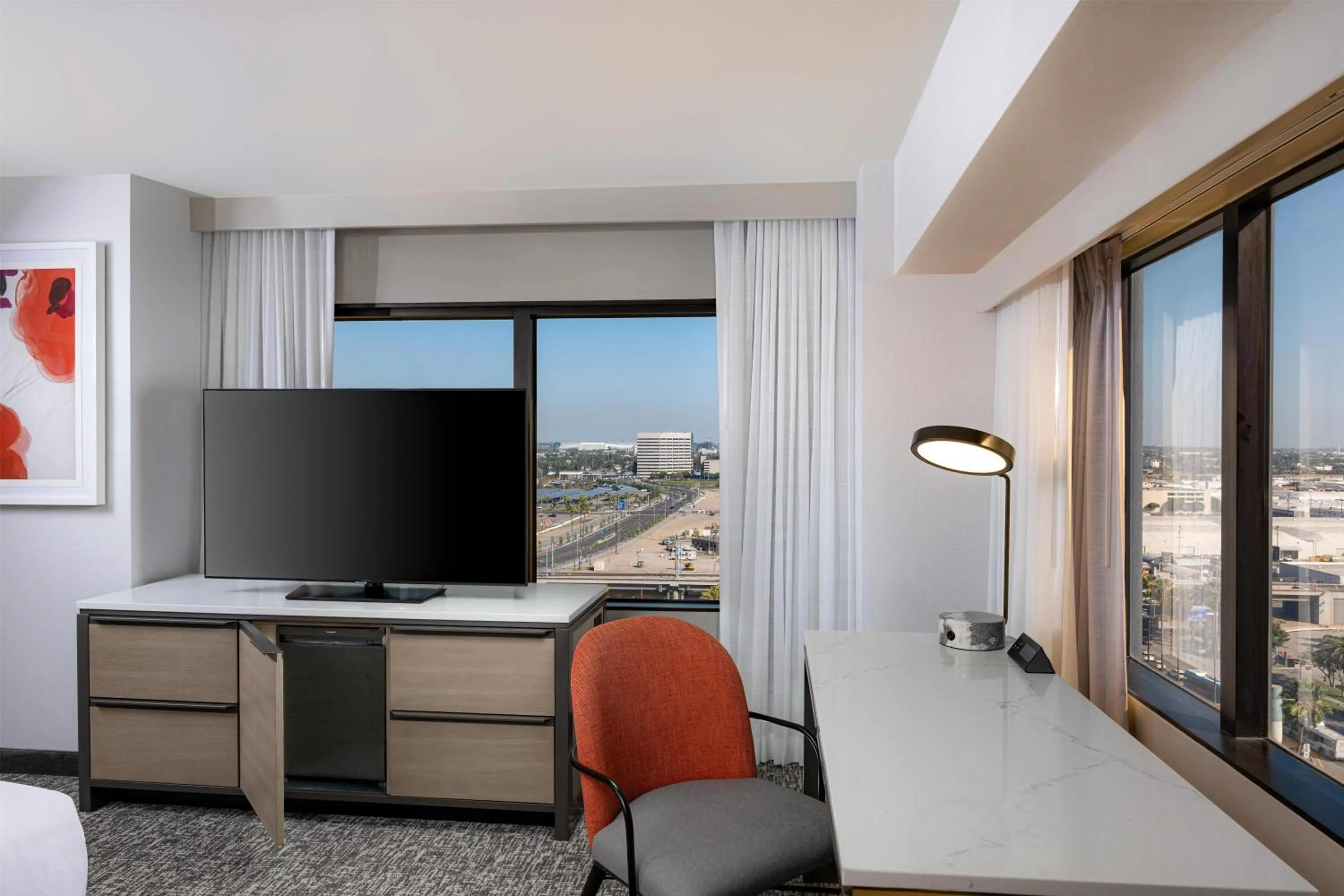 Bedroom in Hilton Los Angeles Airport