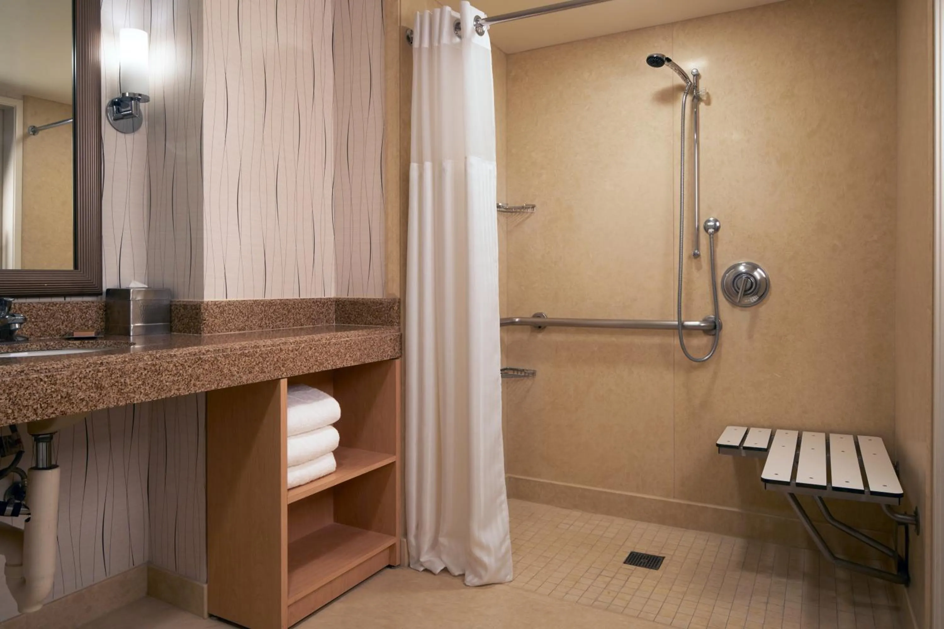 Bathroom in Hilton Los Angeles Airport