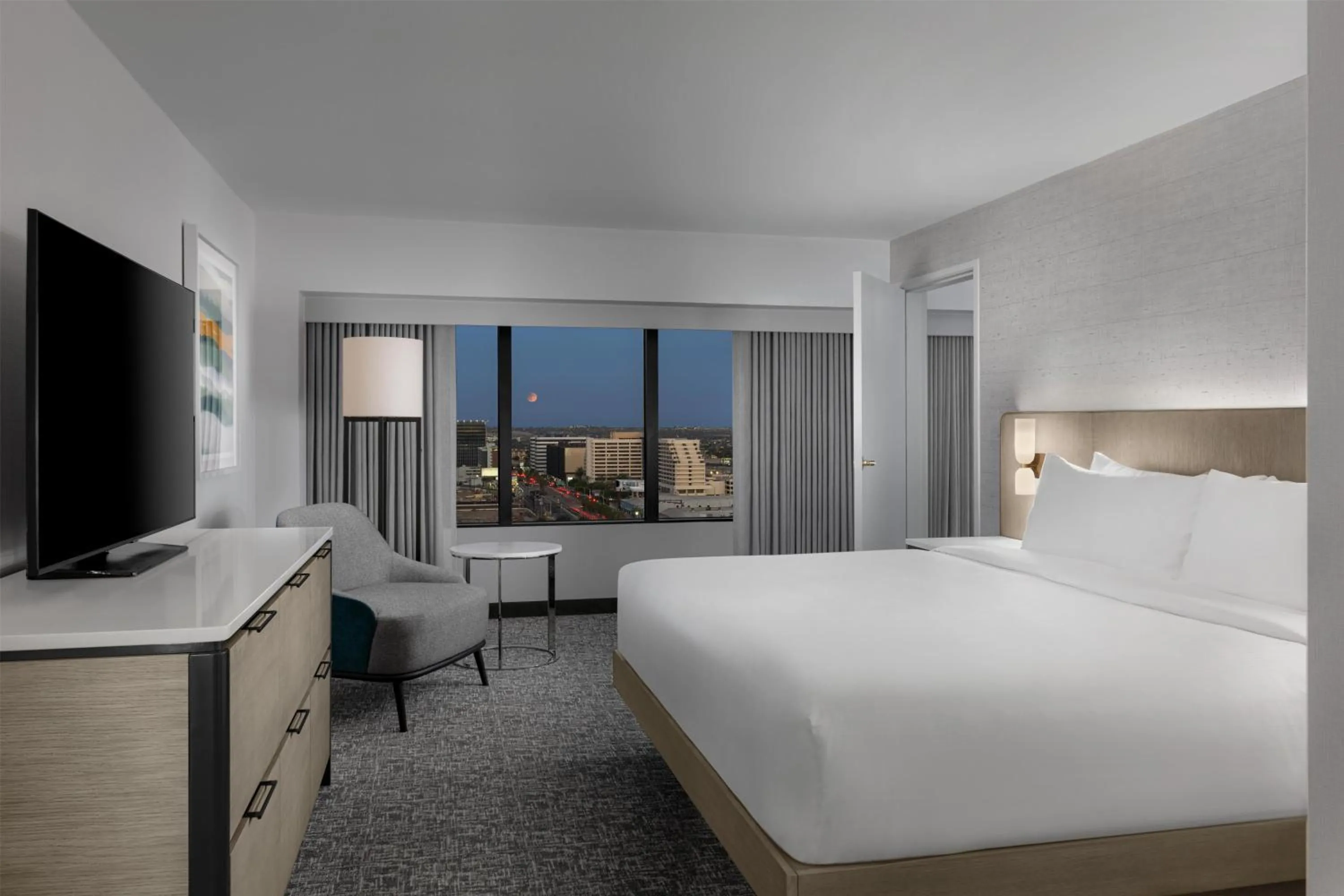 Bed in Hilton Los Angeles Airport