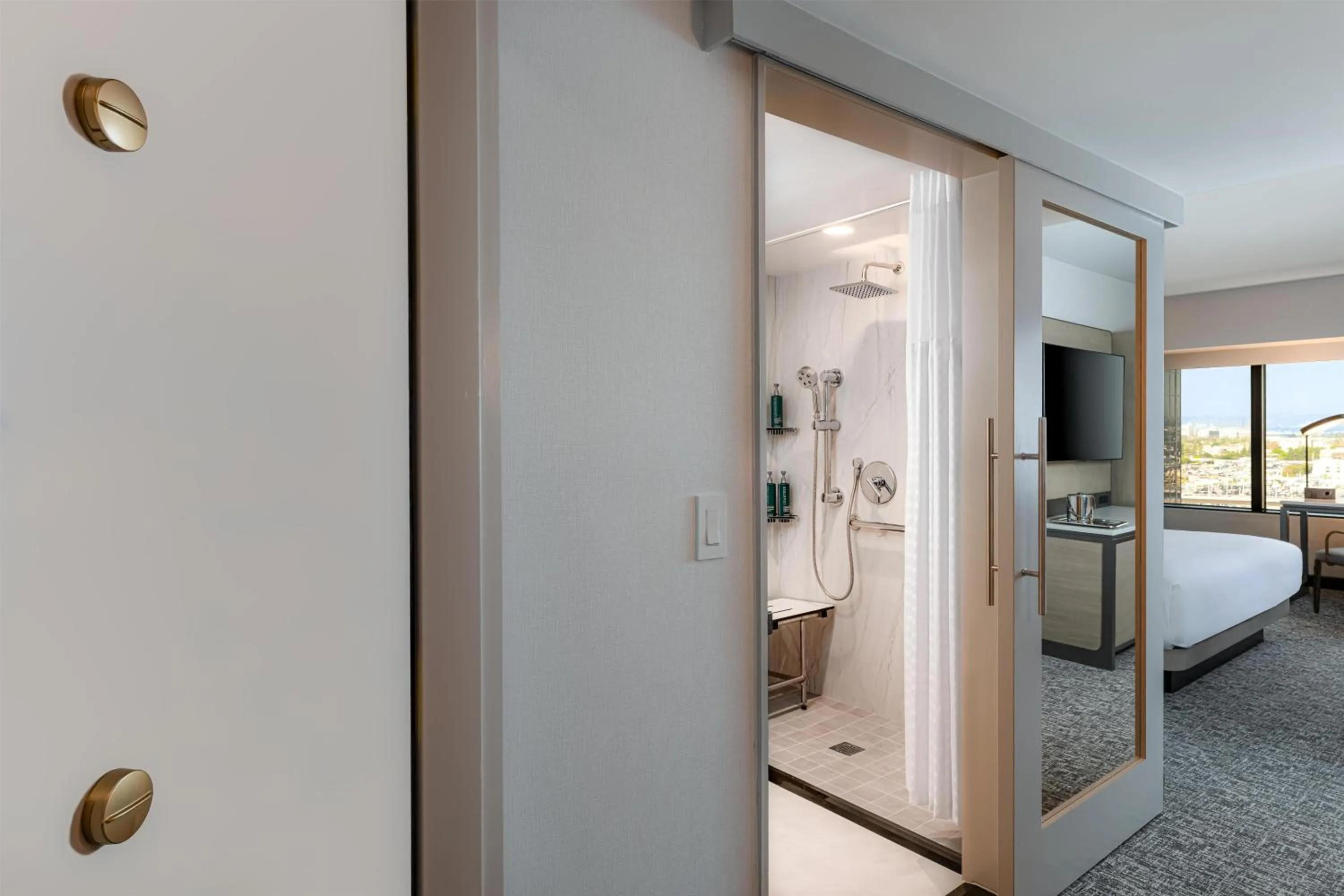 Bathroom, Bed in Hilton Los Angeles Airport