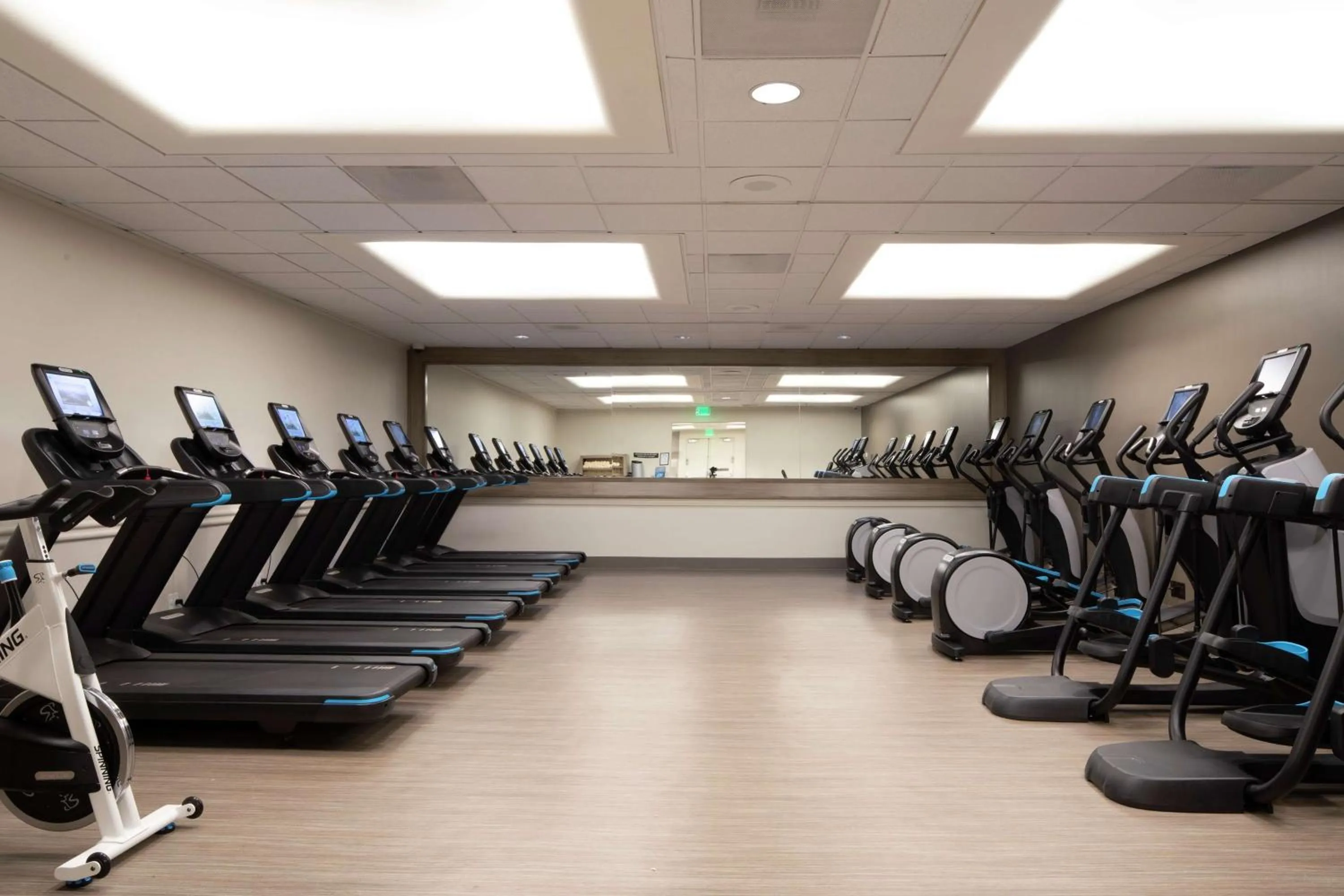 Fitness centre/facilities in Hilton Los Angeles Airport