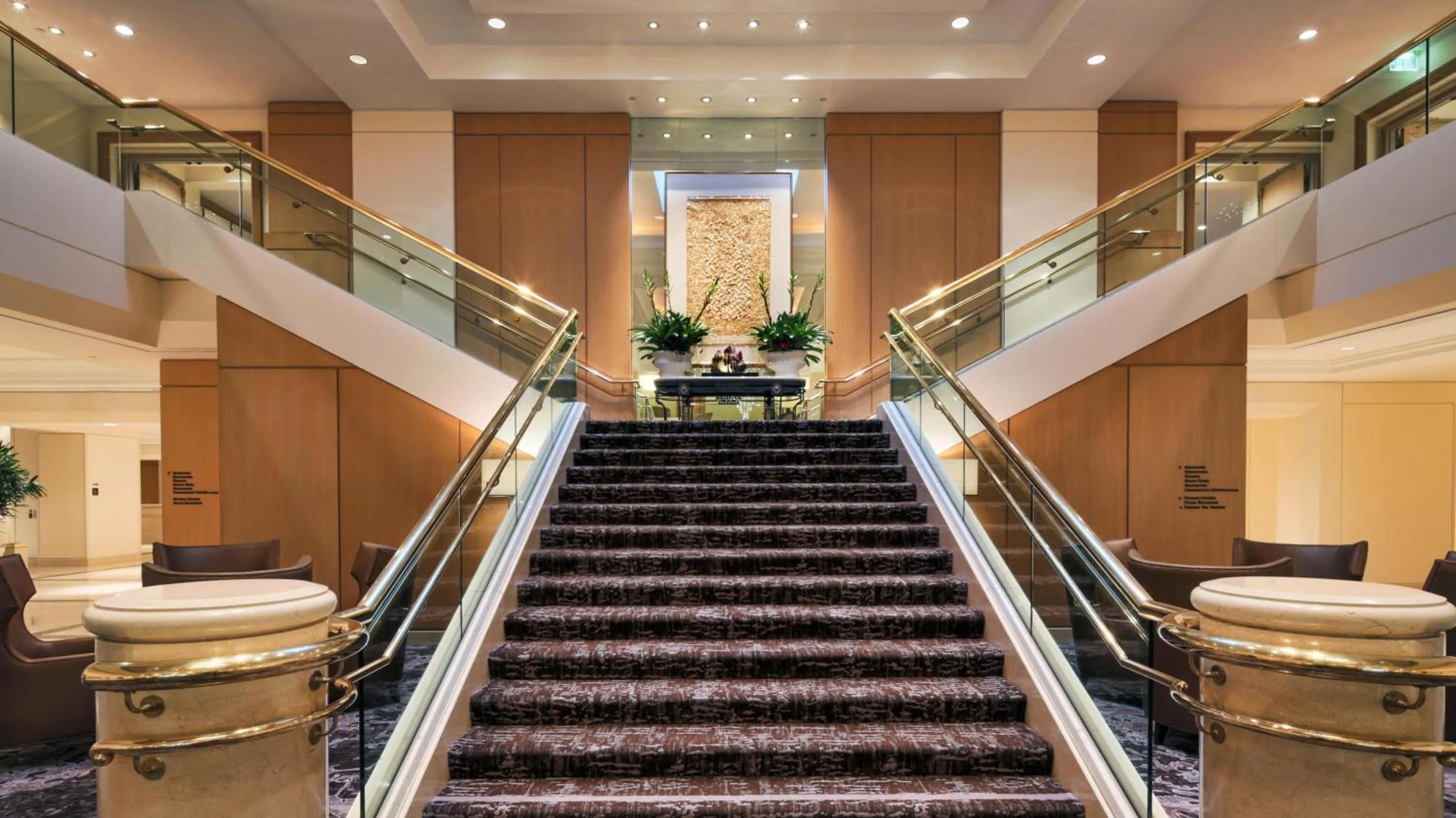 Lobby or reception in Hilton Los Angeles Airport