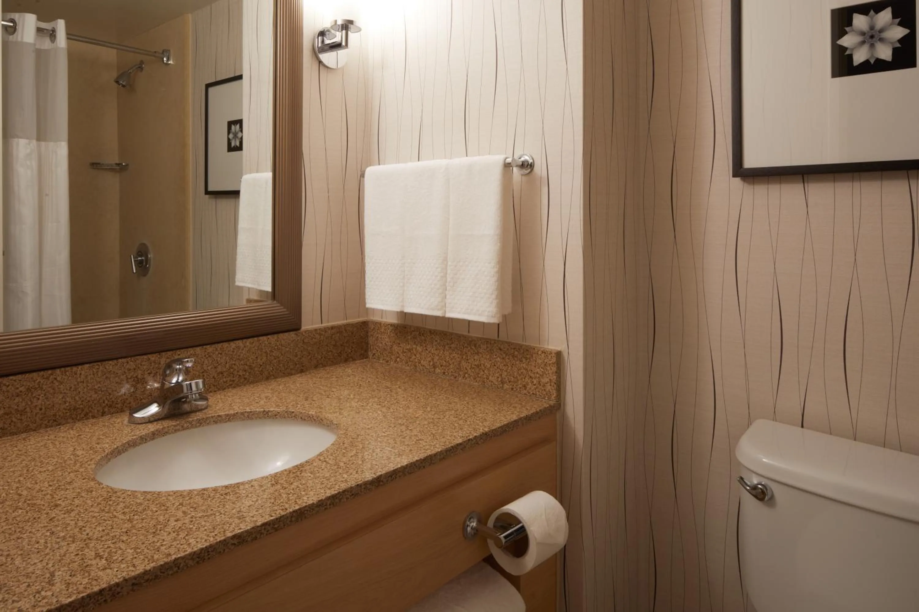 Bathroom in Hilton Los Angeles Airport