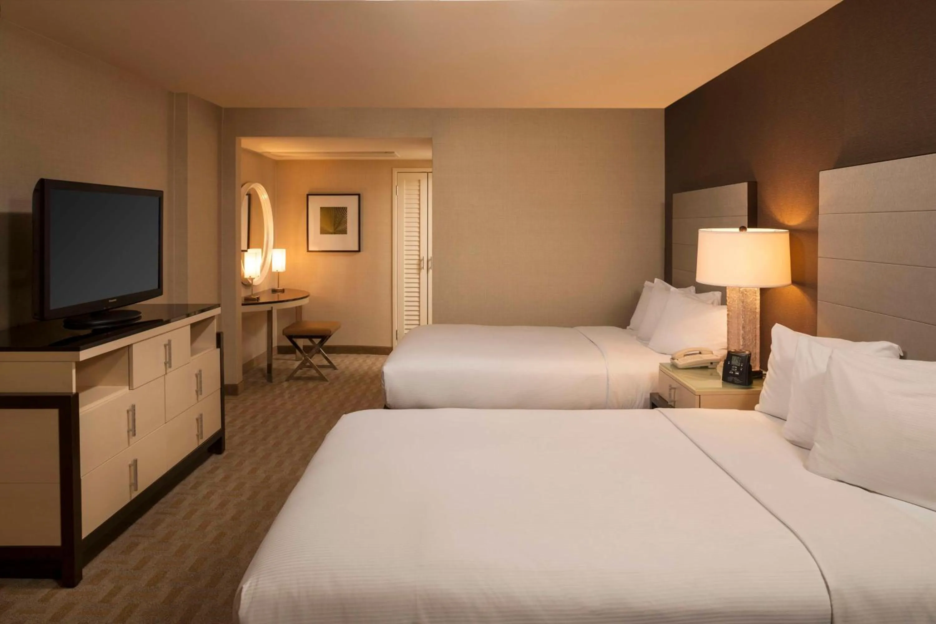 Bed in Hilton Los Angeles Airport