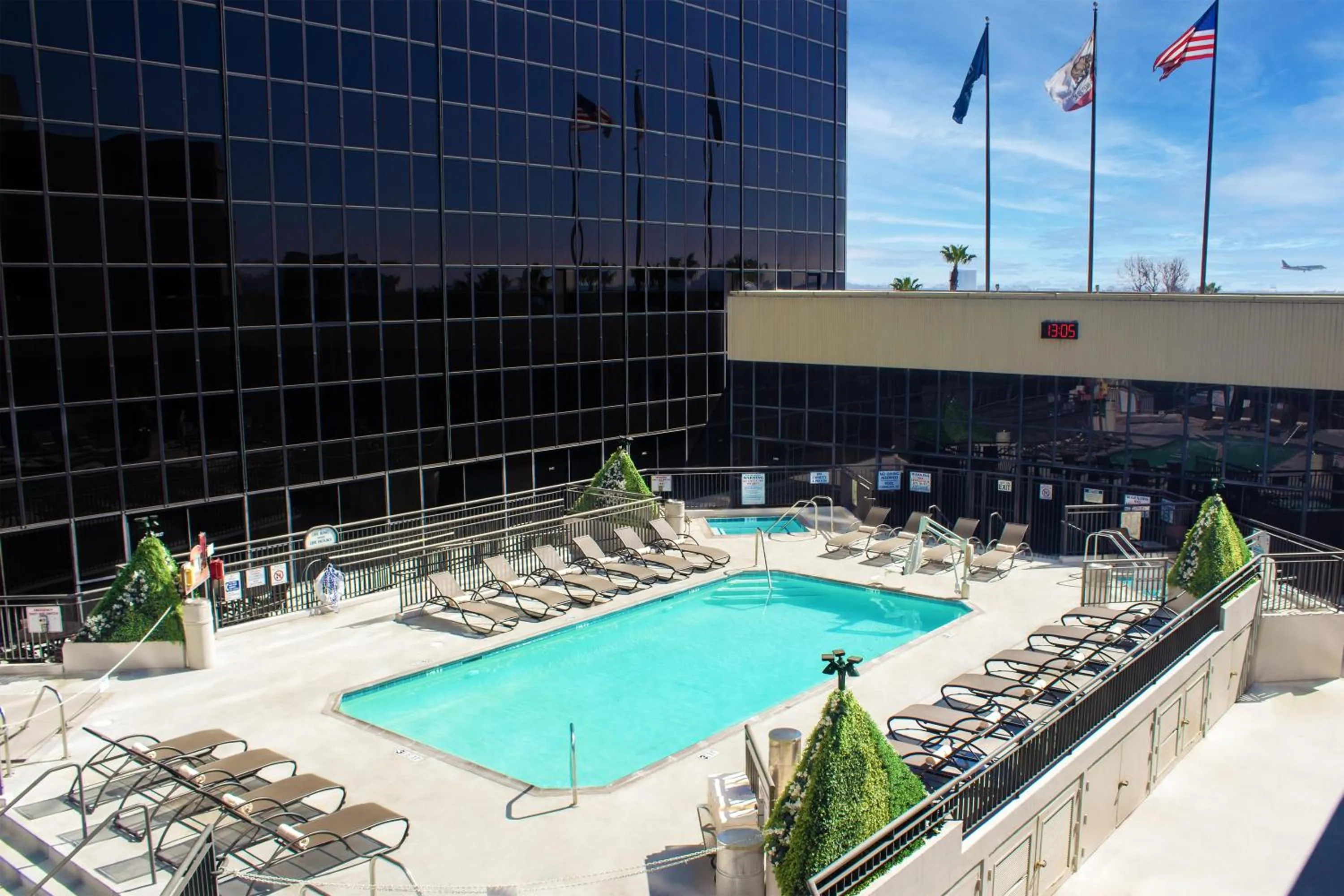 Pool view in Hilton Los Angeles Airport