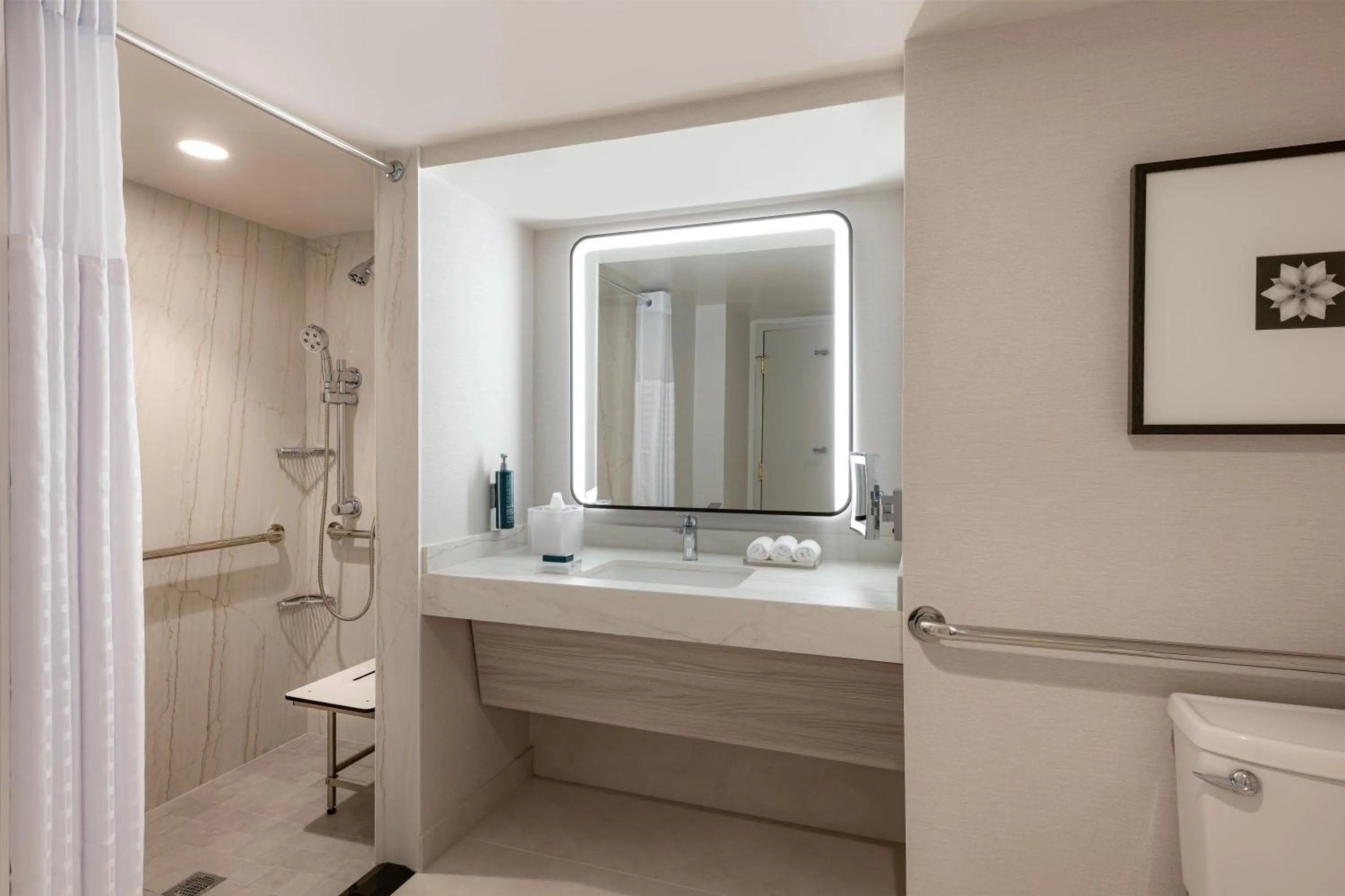 Bathroom in Hilton Los Angeles Airport