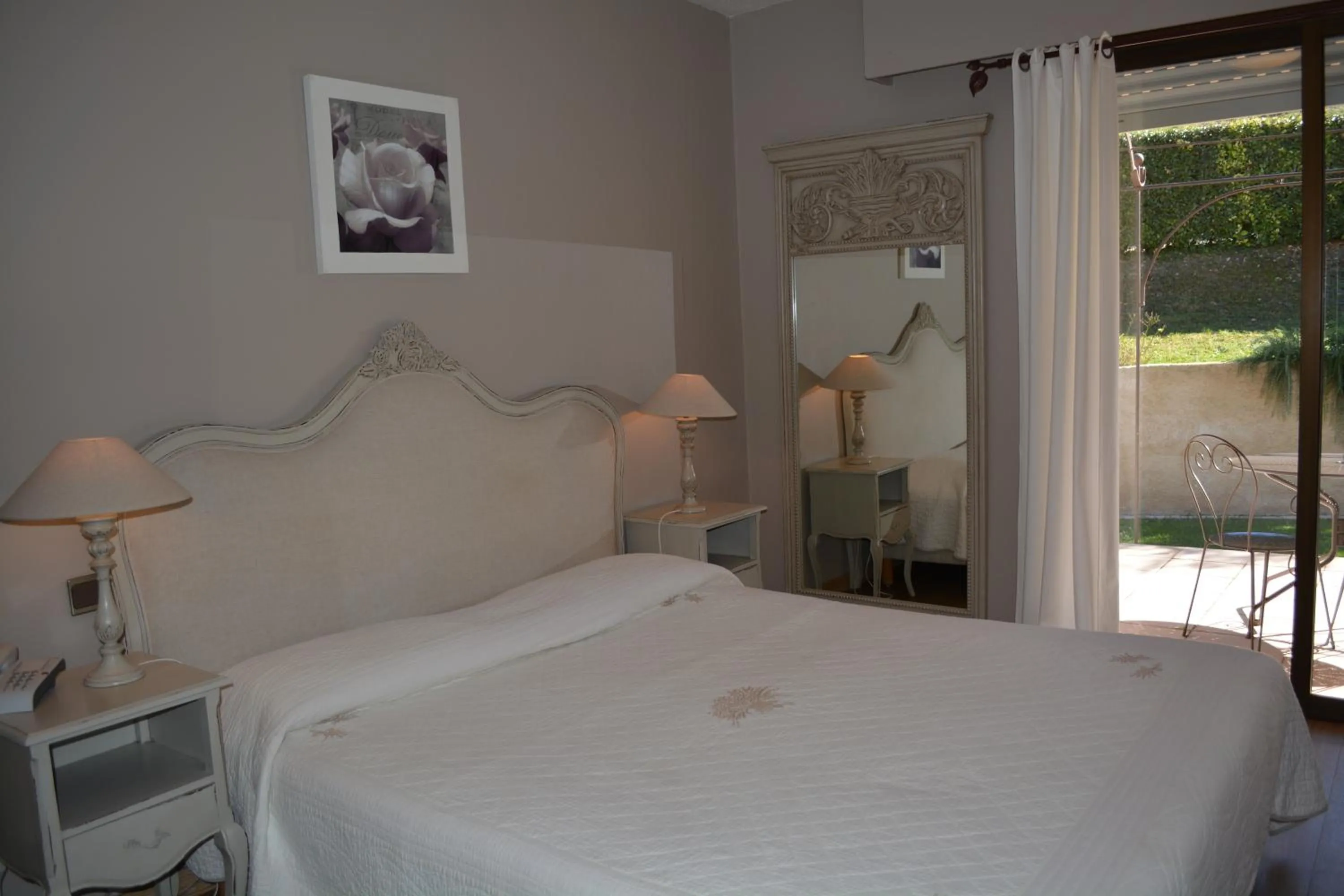 Bed in Hôtel Le Colombier