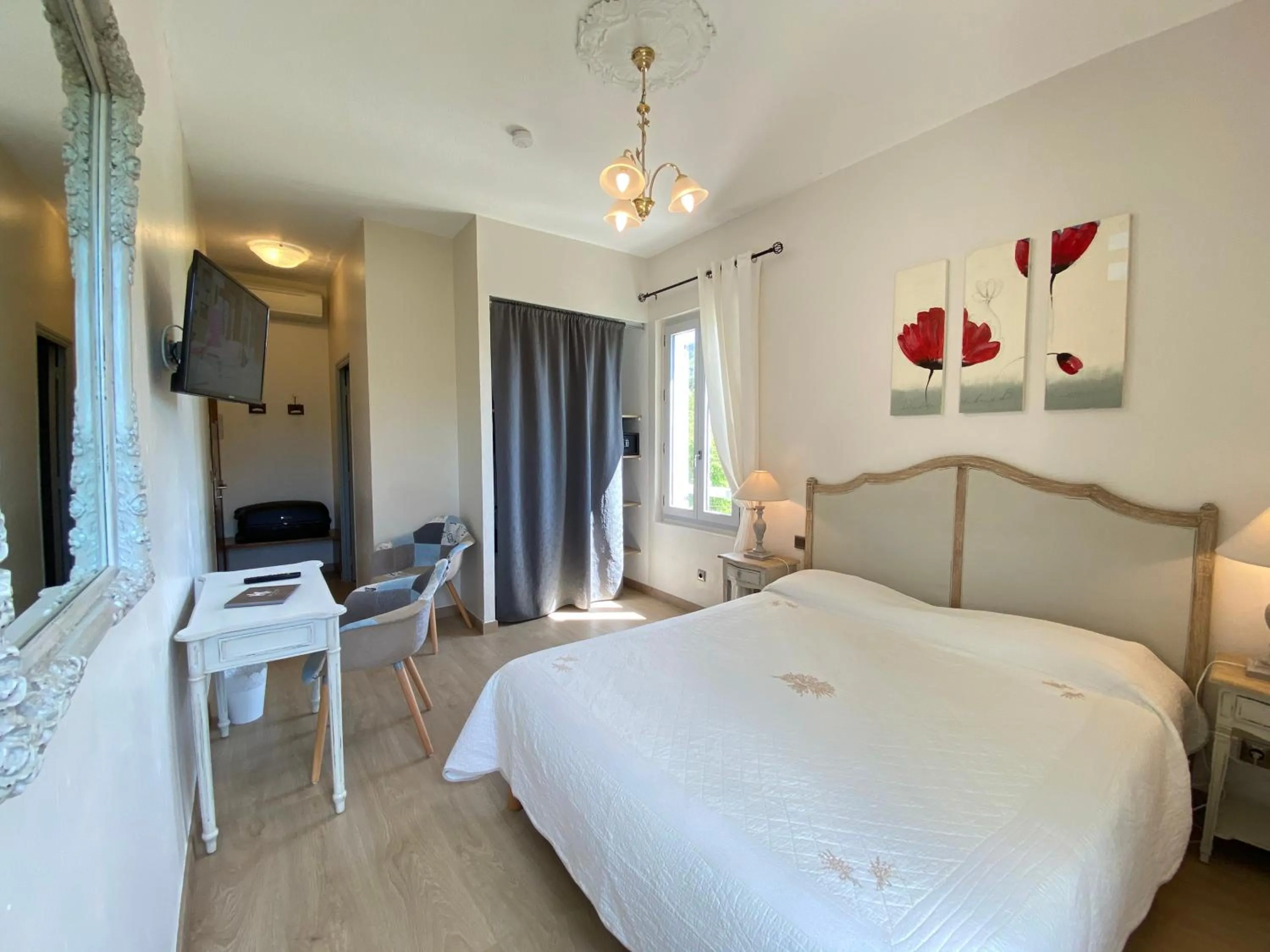 Bed in Hôtel Le Colombier