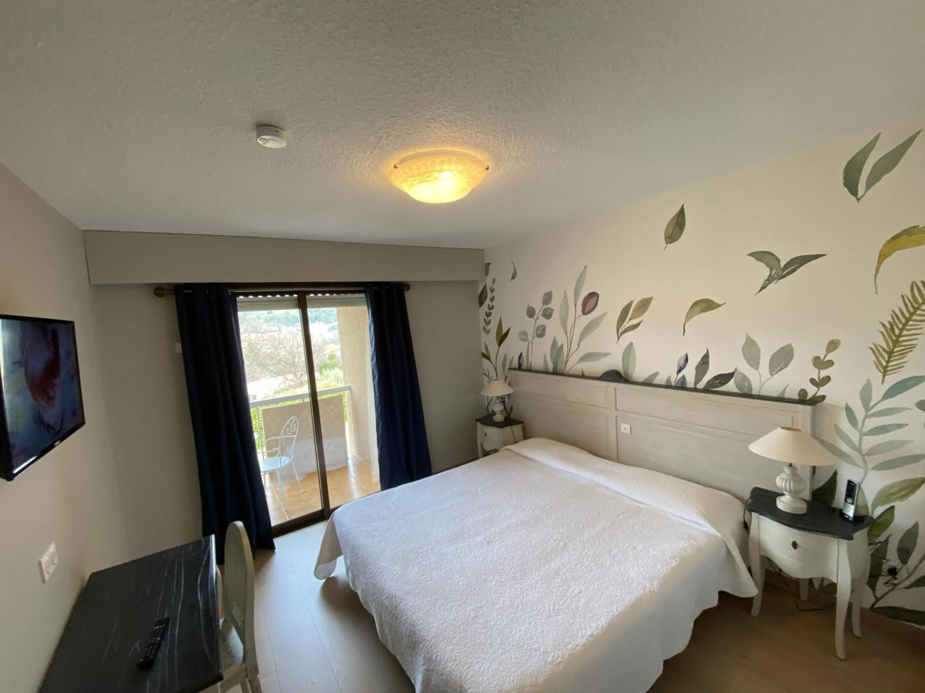 Bed in Hôtel Le Colombier