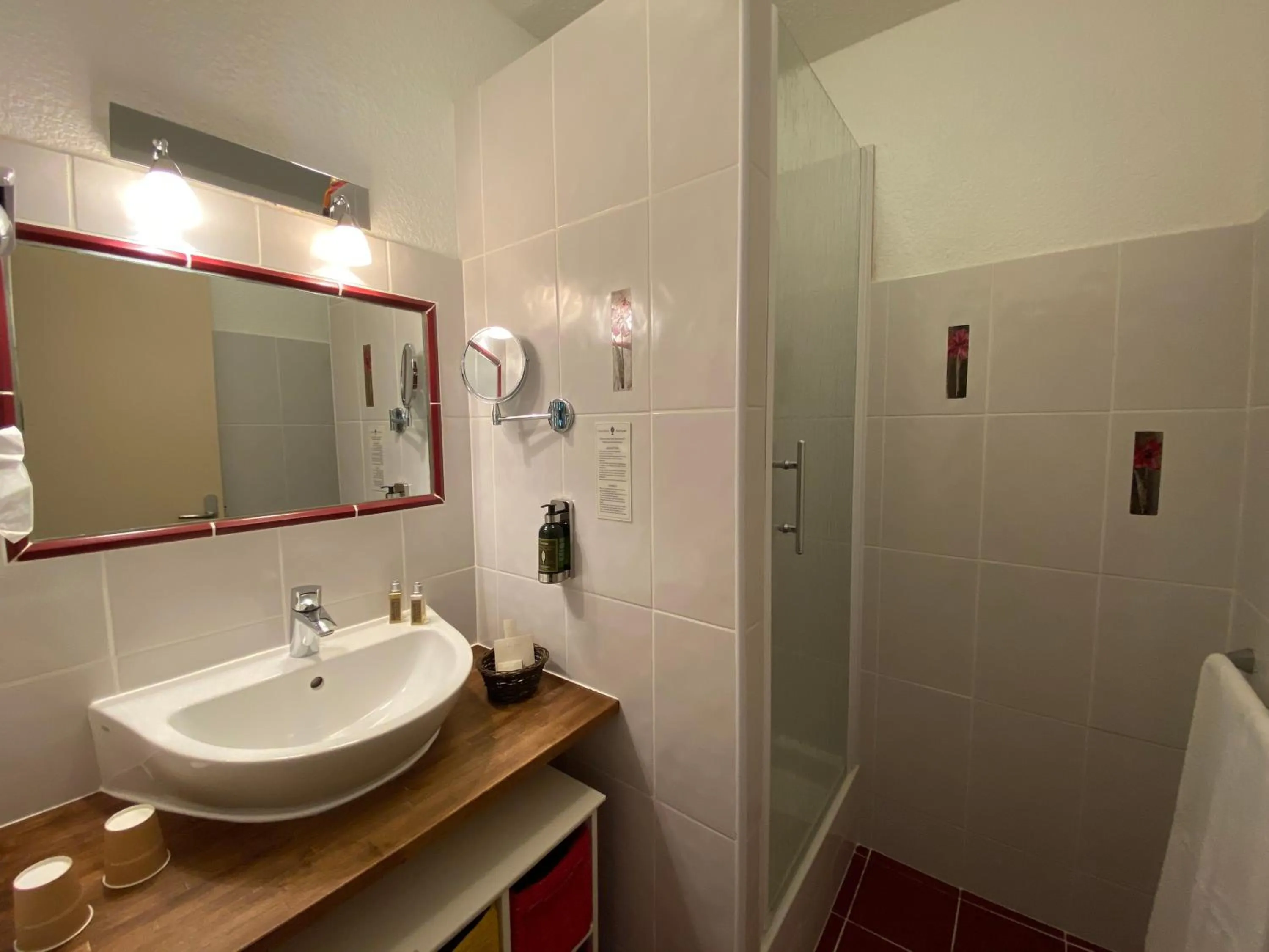 Bathroom in Hôtel Le Colombier