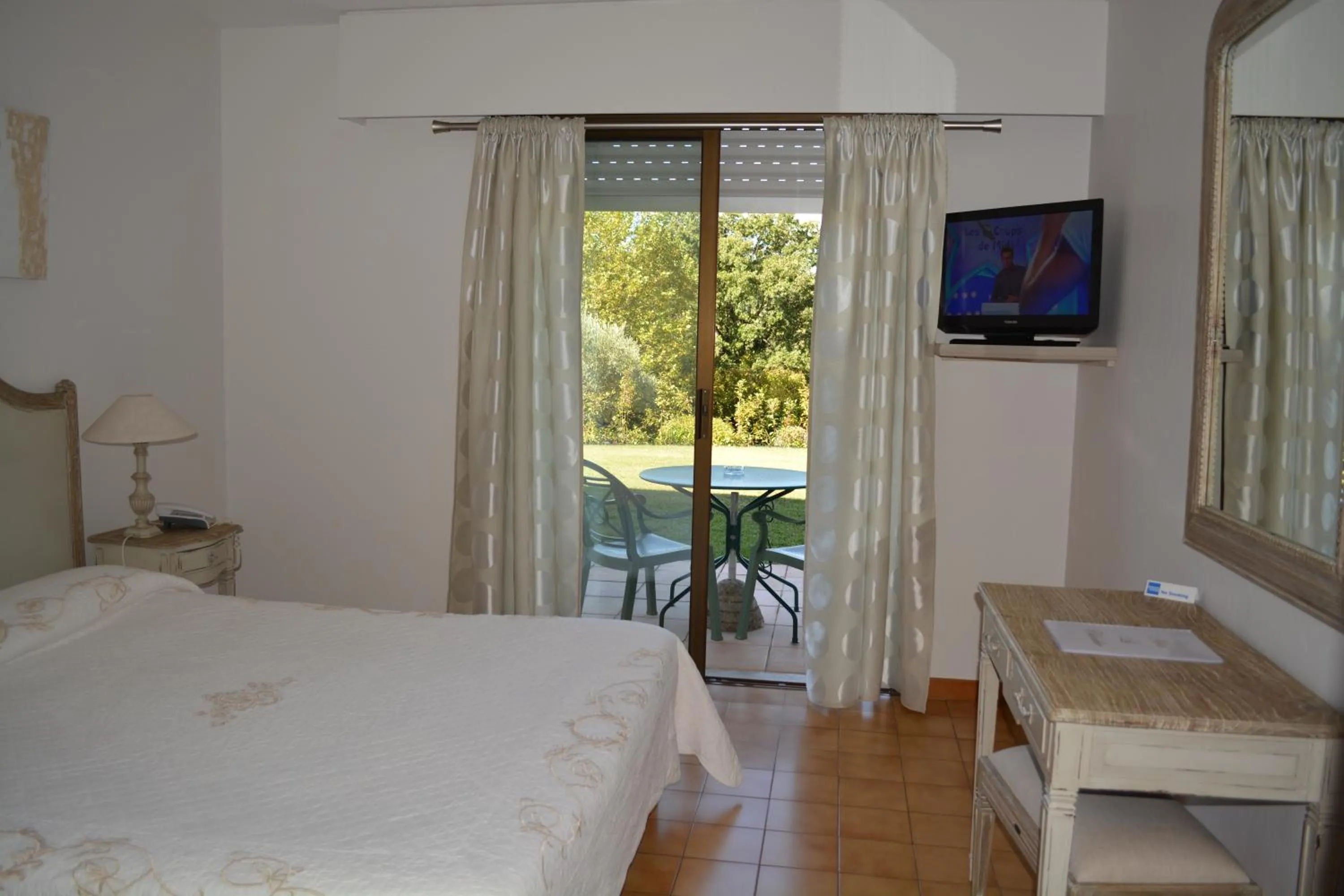 Bed in Hôtel Le Colombier