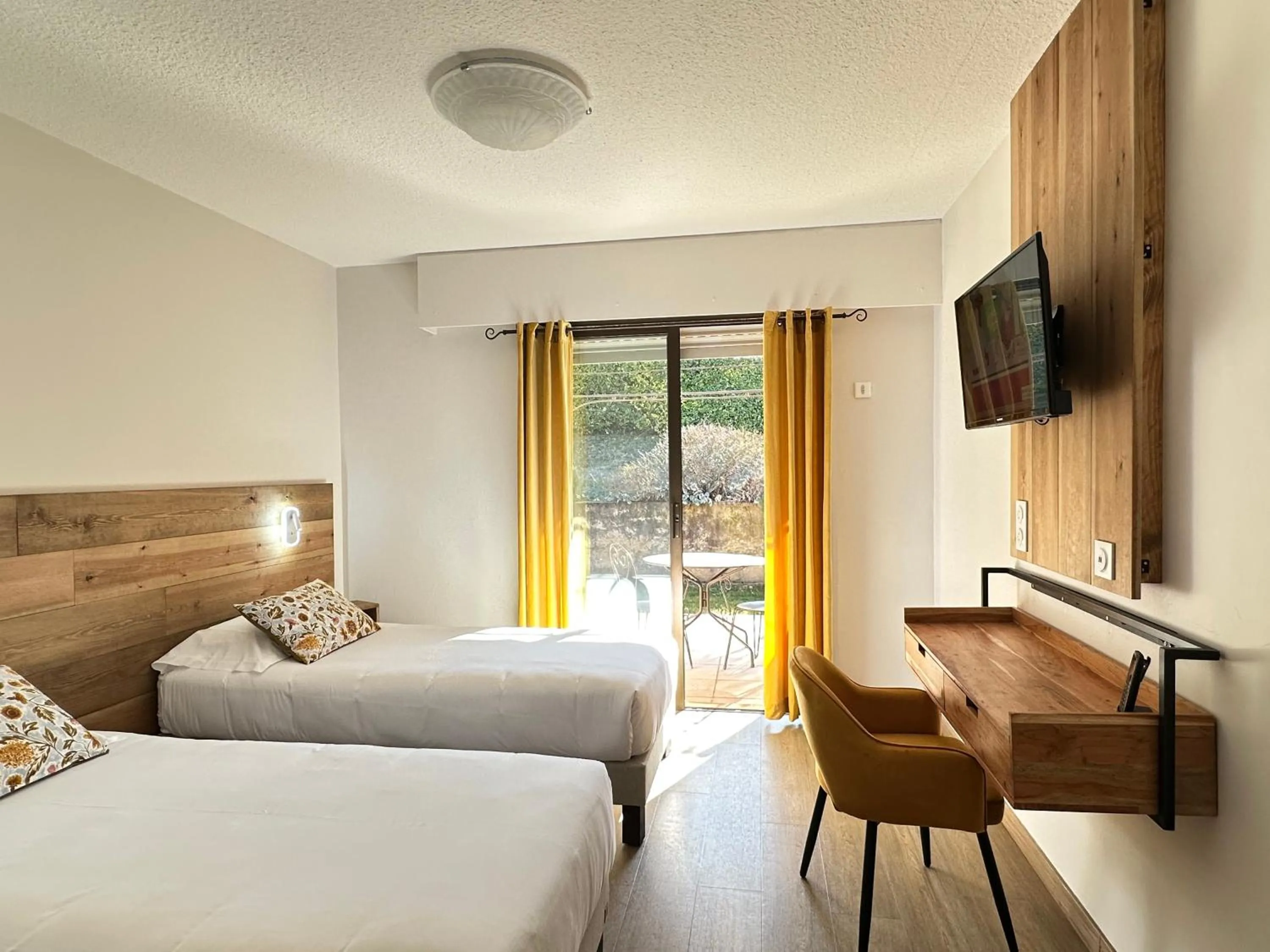 Bed in Hôtel Le Colombier