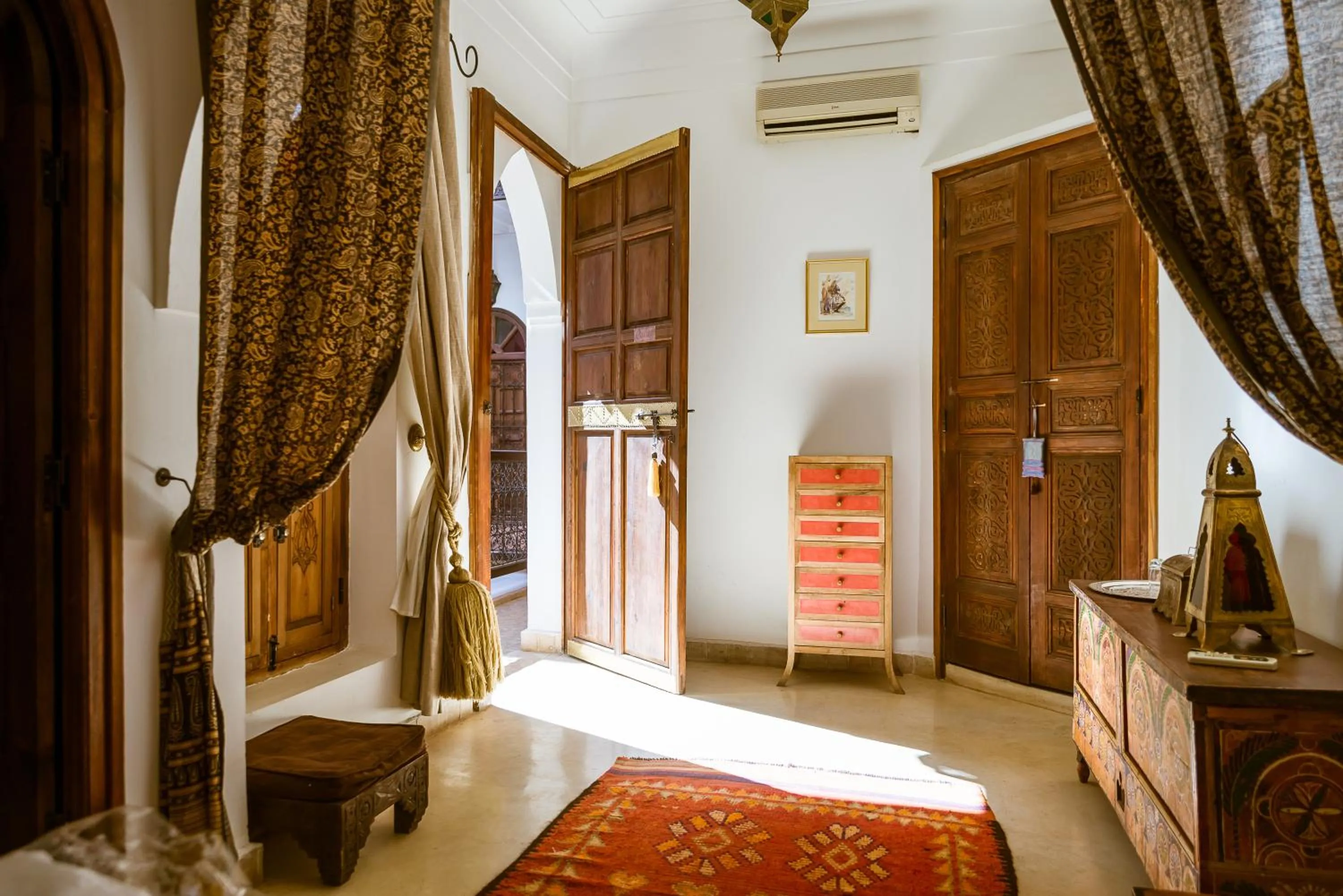 Photo of the whole room in Riad Laora By La Siredrah