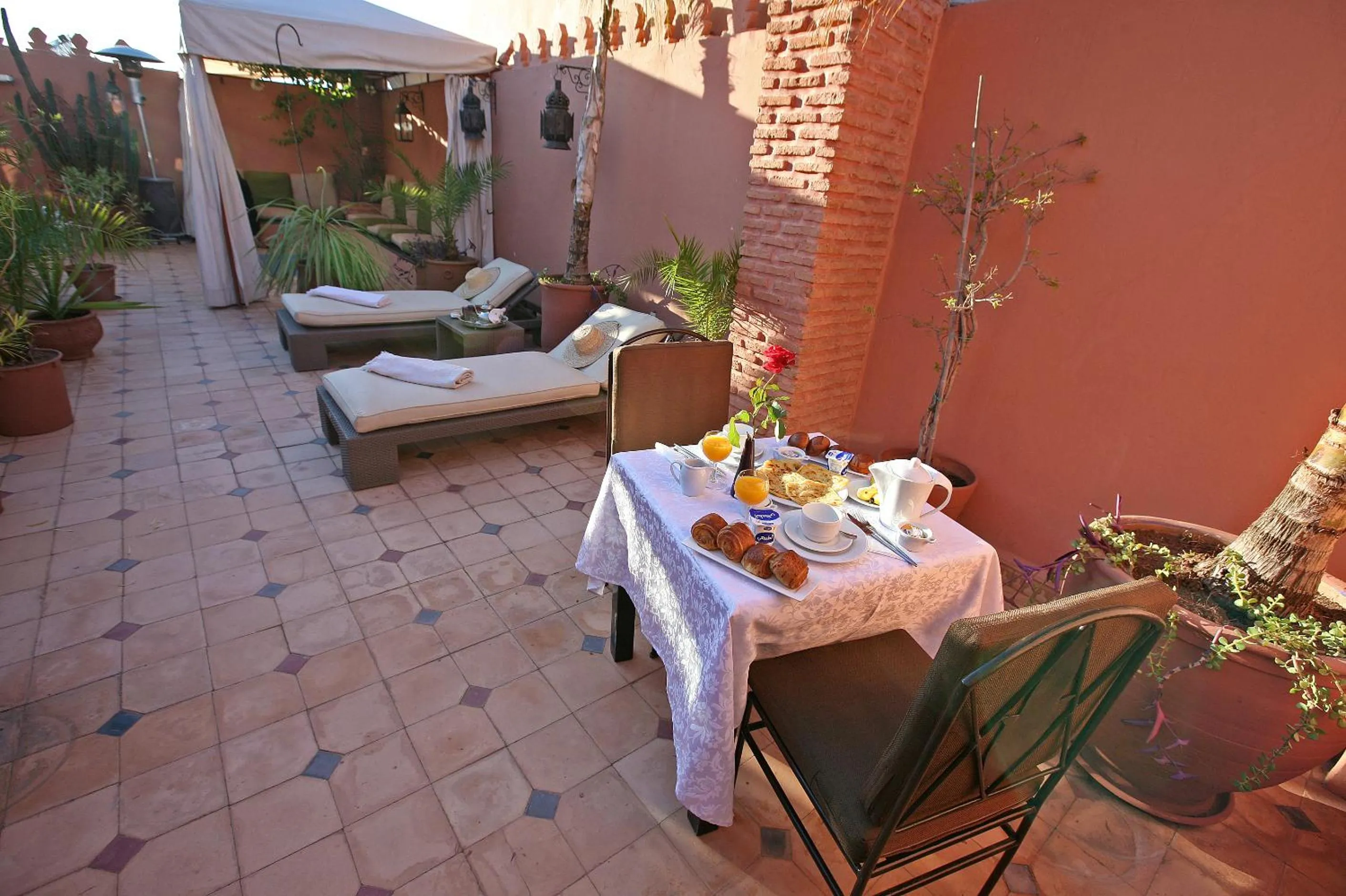 Food and drinks in Riad Laora By La Siredrah