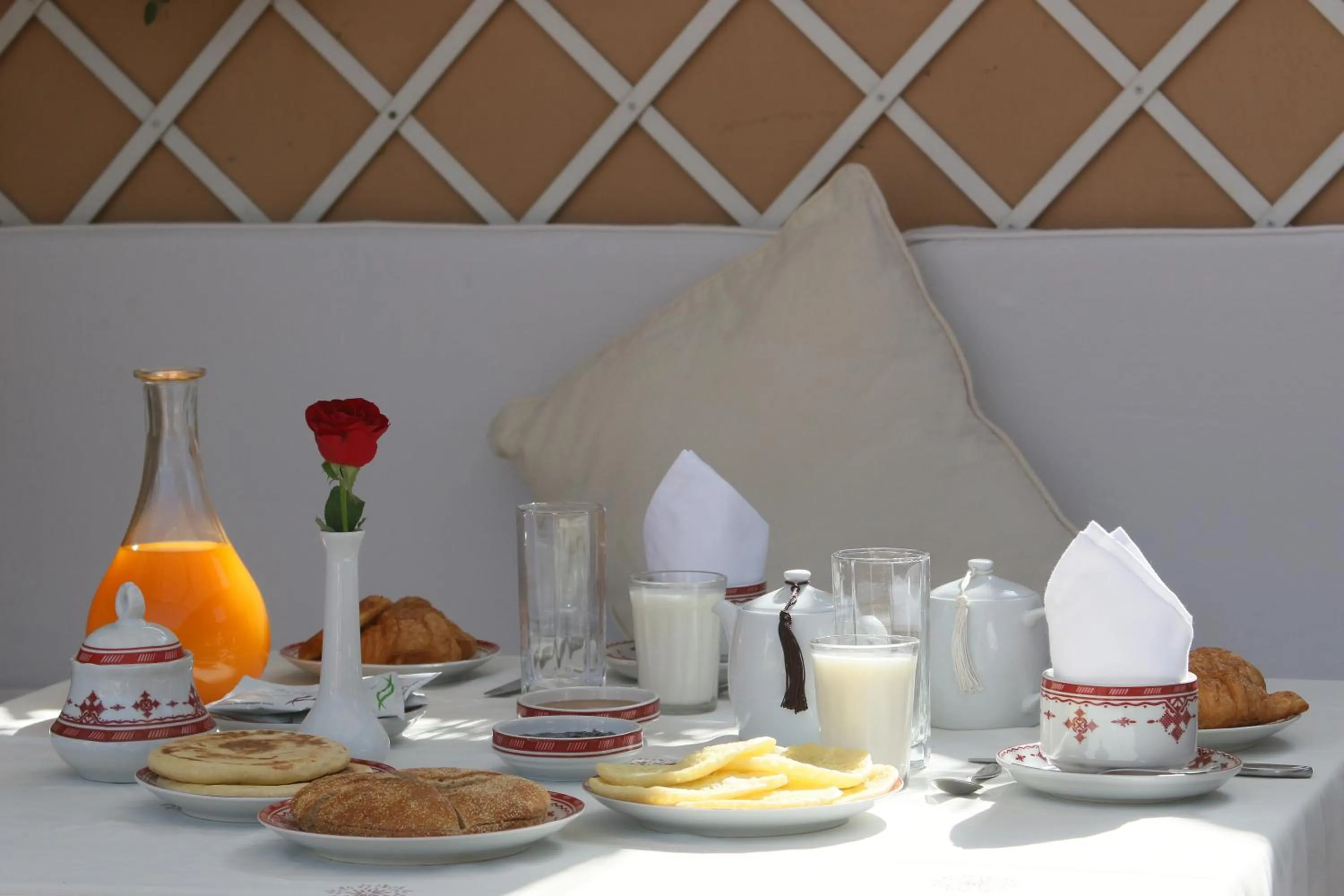 Food and drinks in Riad Laora By La Siredrah