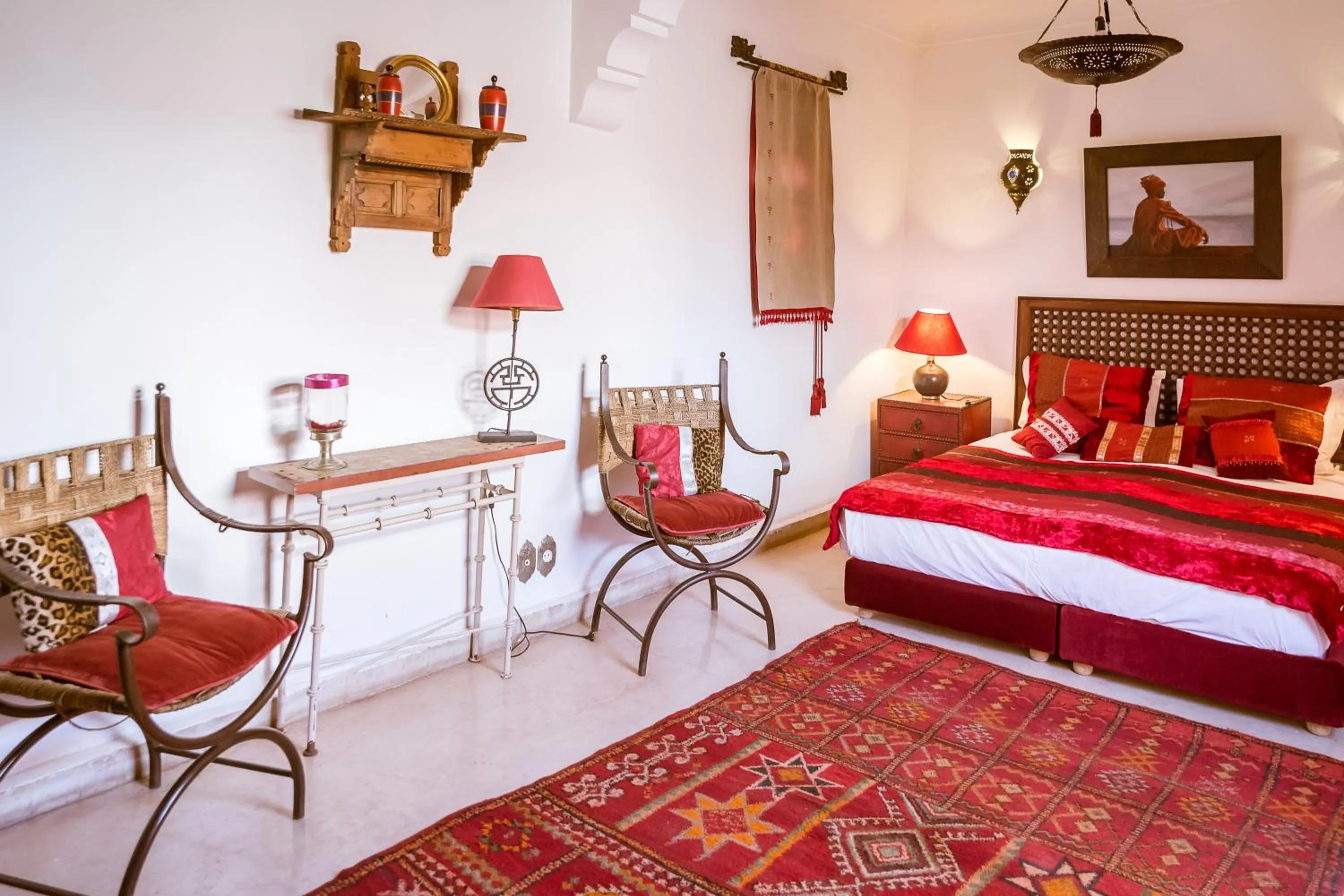 Photo of the whole room in Riad Laora By La Siredrah