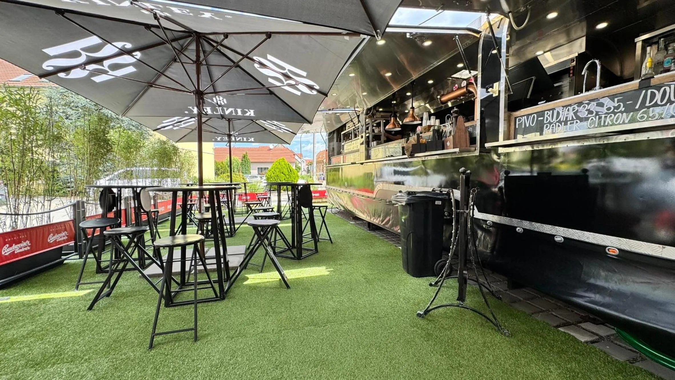 Restaurant/places to eat in Relax Hotel Stork