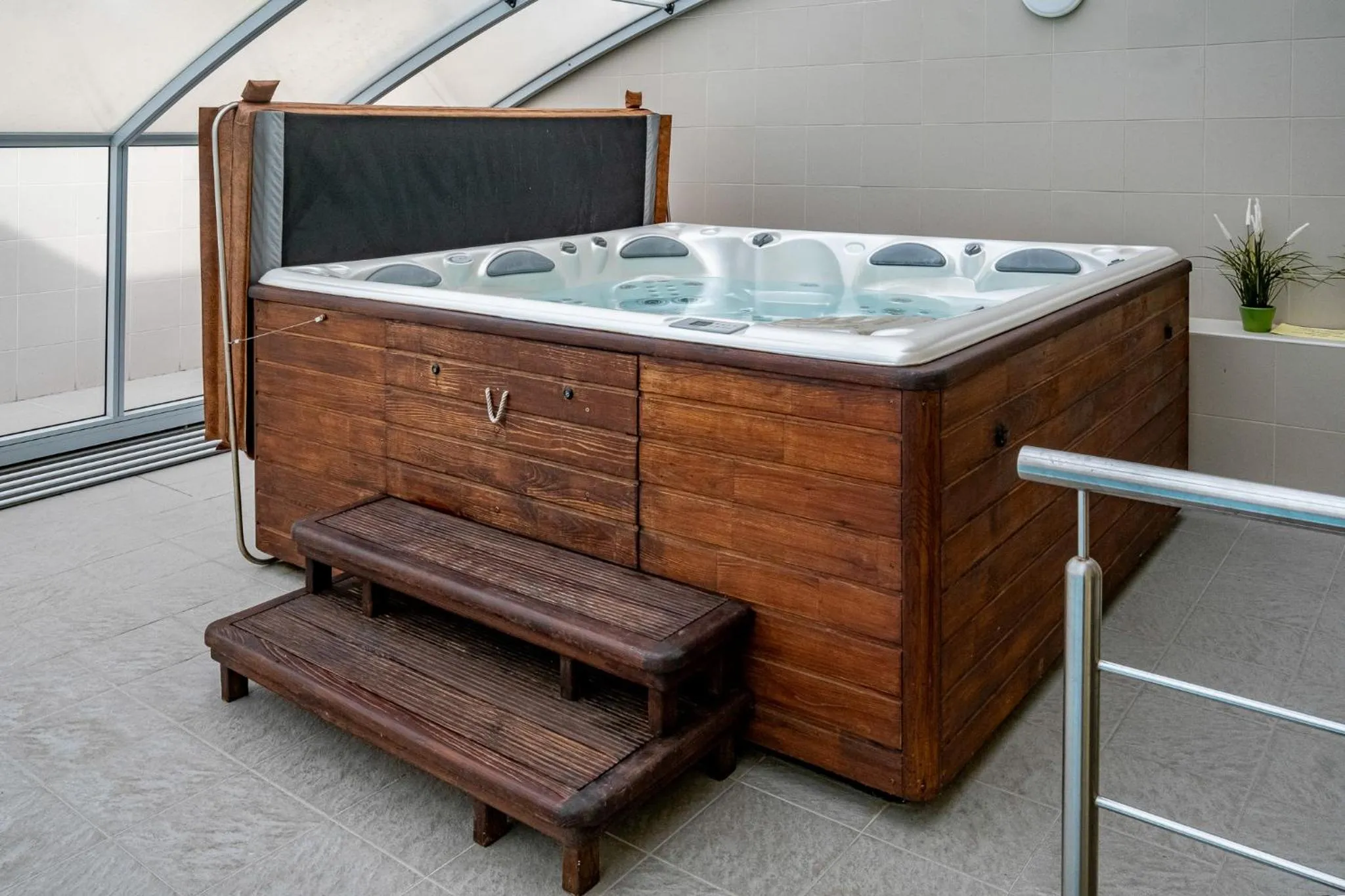 Hot Tub in Relax Hotel Stork