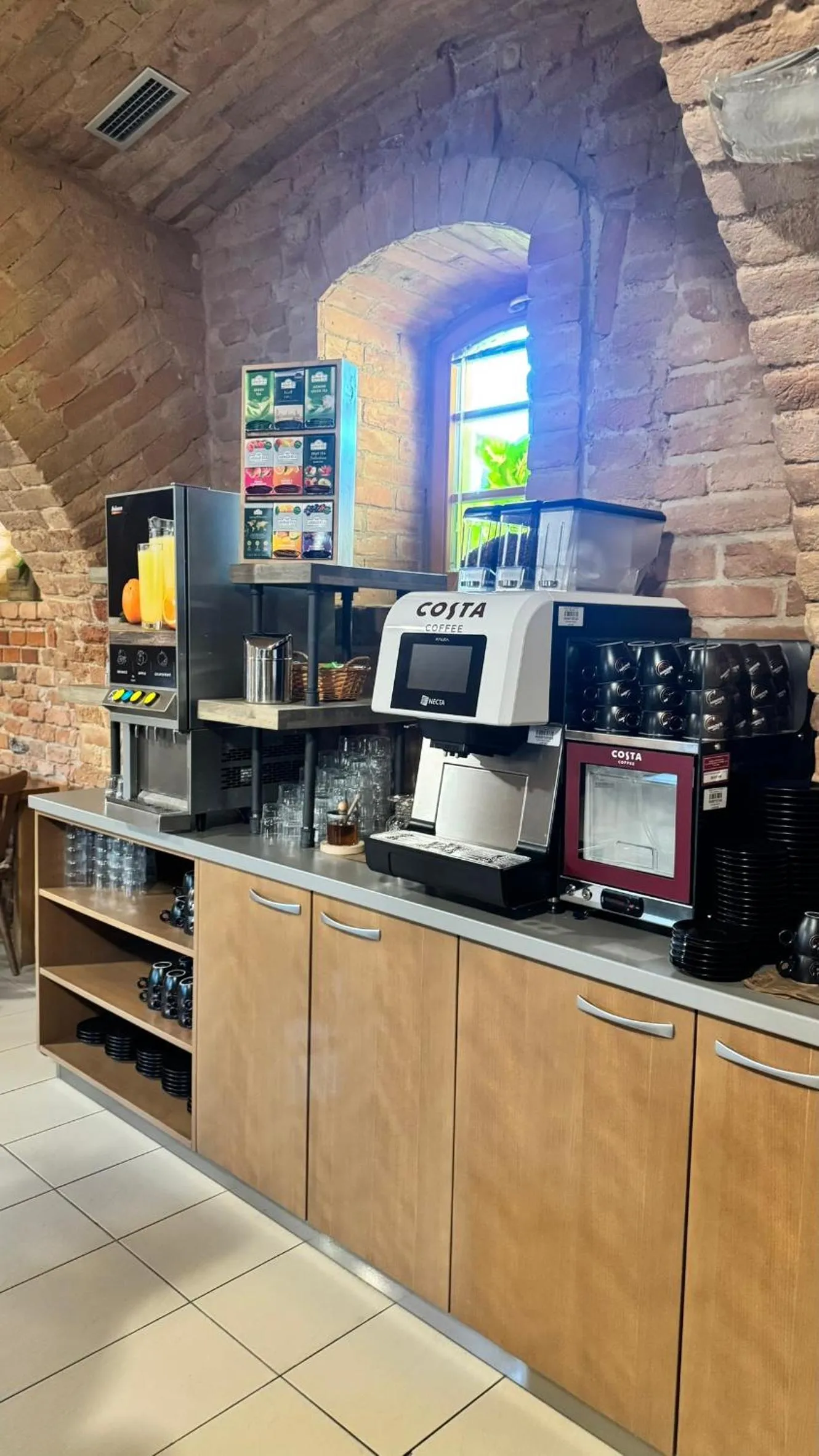 Coffee/tea facilities in Relax Hotel Stork