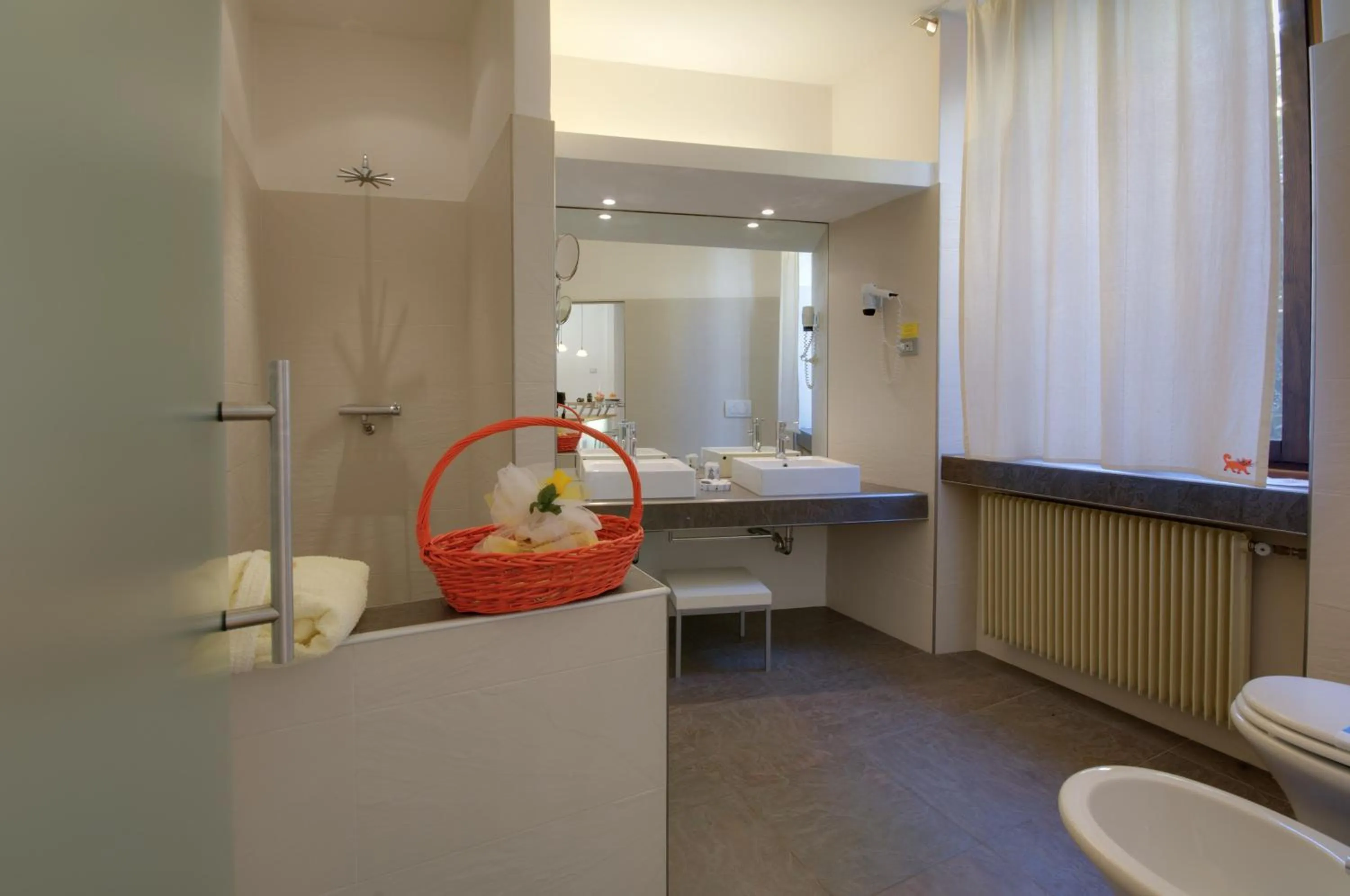 Bathroom in Sembenini Palace