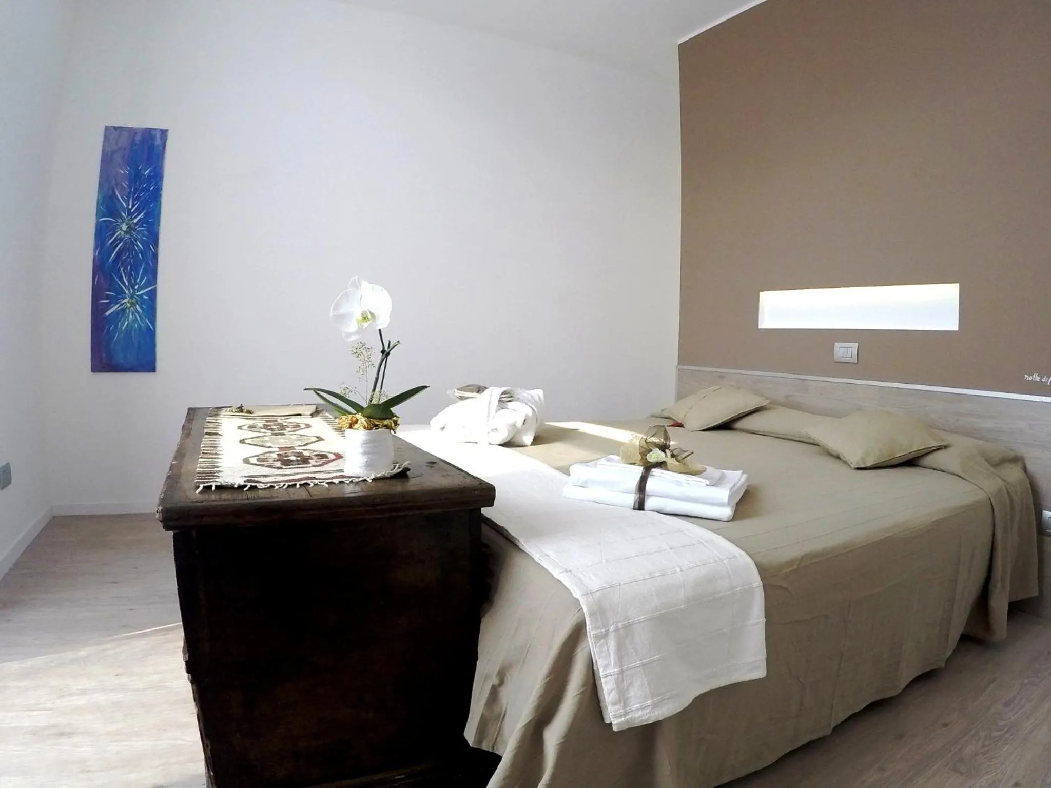 Bedroom, Bed in Sembenini Palace