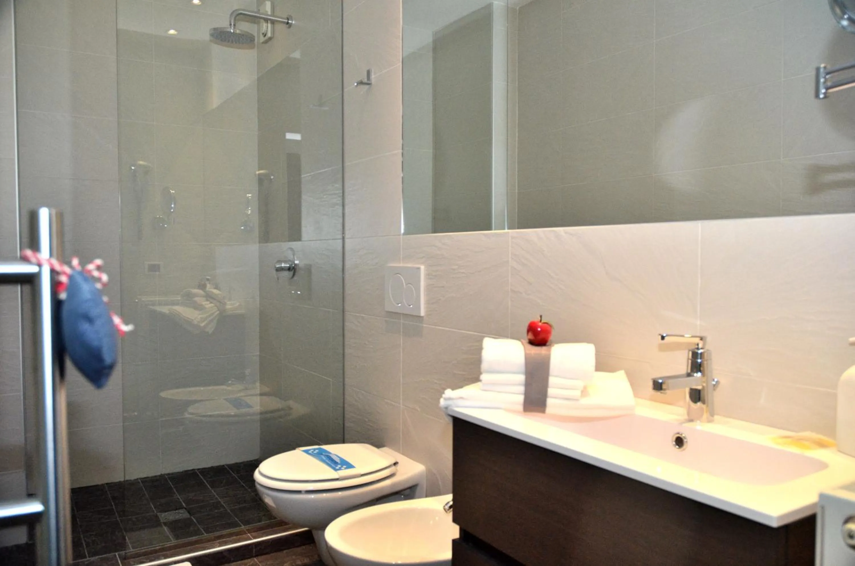 Bathroom in Sembenini Palace