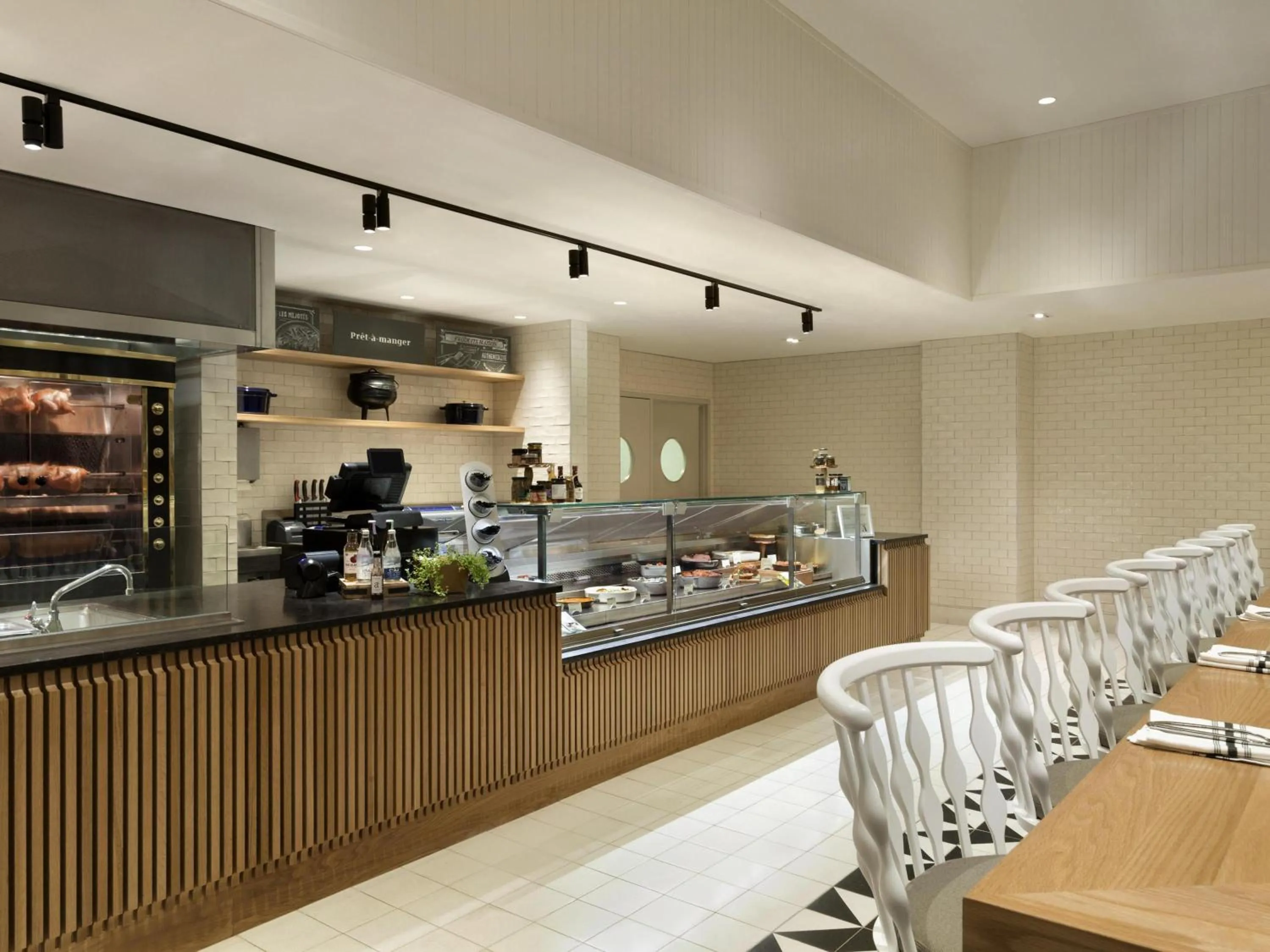 Restaurant/places to eat in Fairmont The Queen Elizabeth