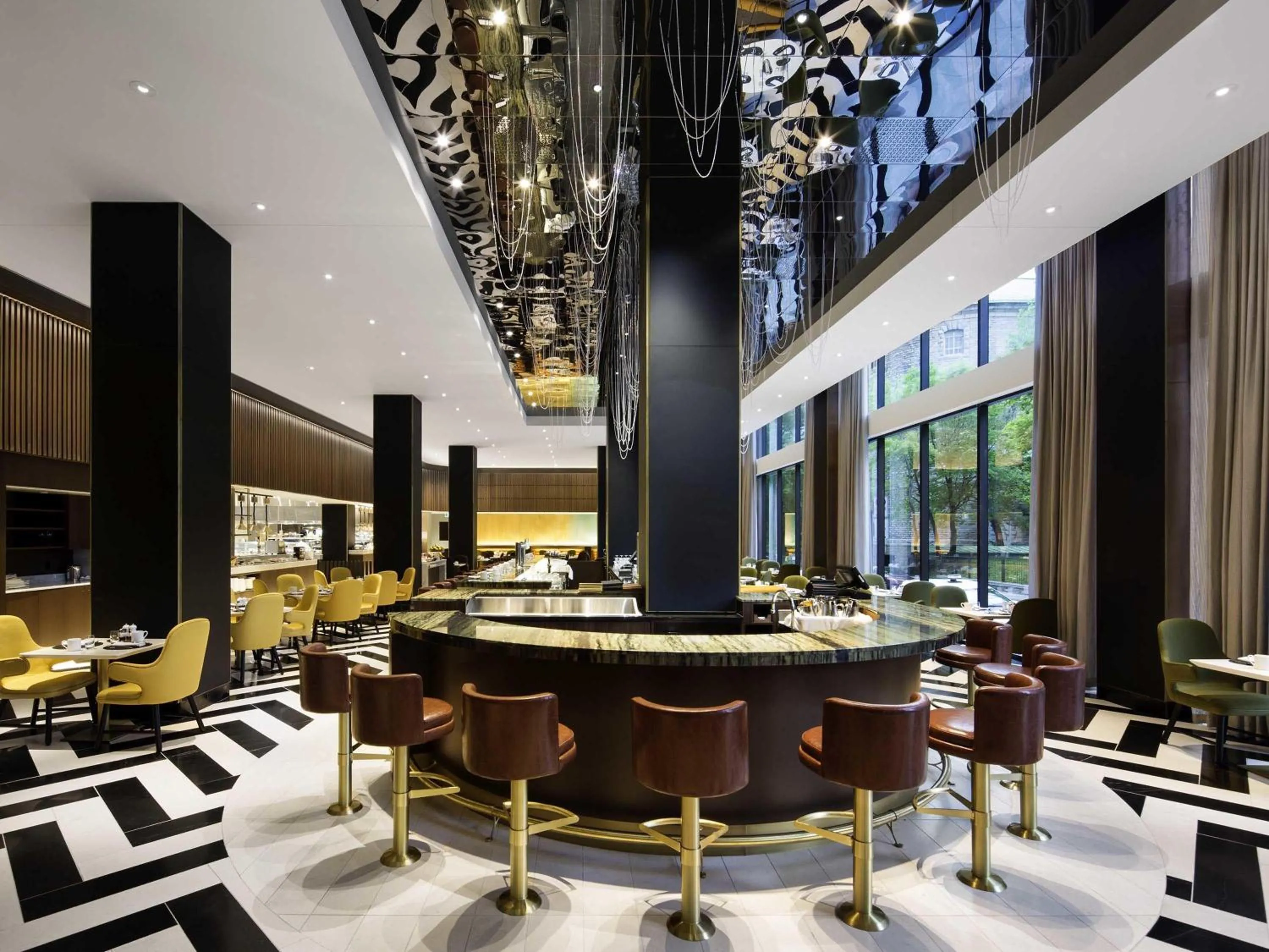 Restaurant/places to eat in Fairmont The Queen Elizabeth