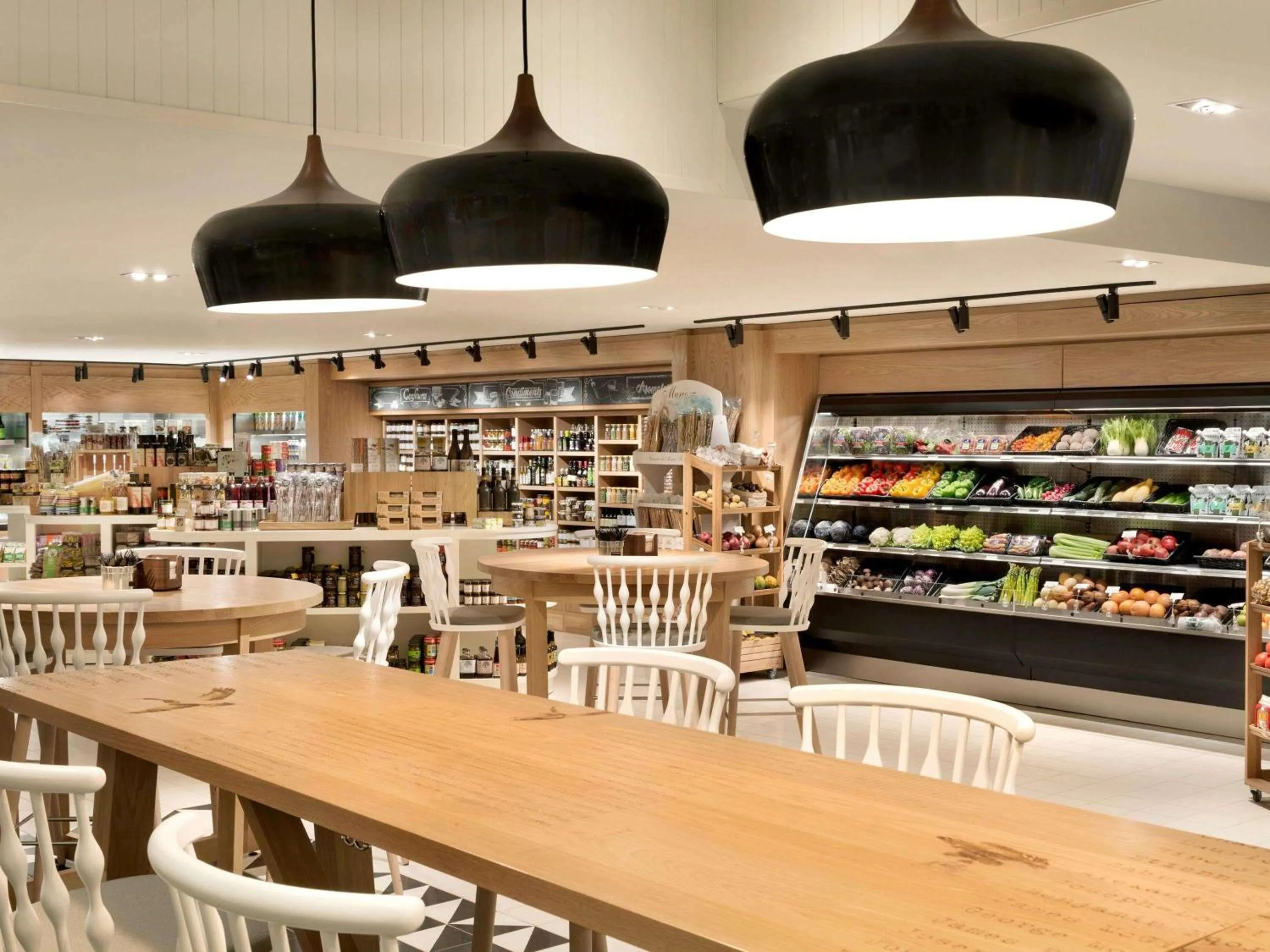 Restaurant/places to eat in Fairmont The Queen Elizabeth