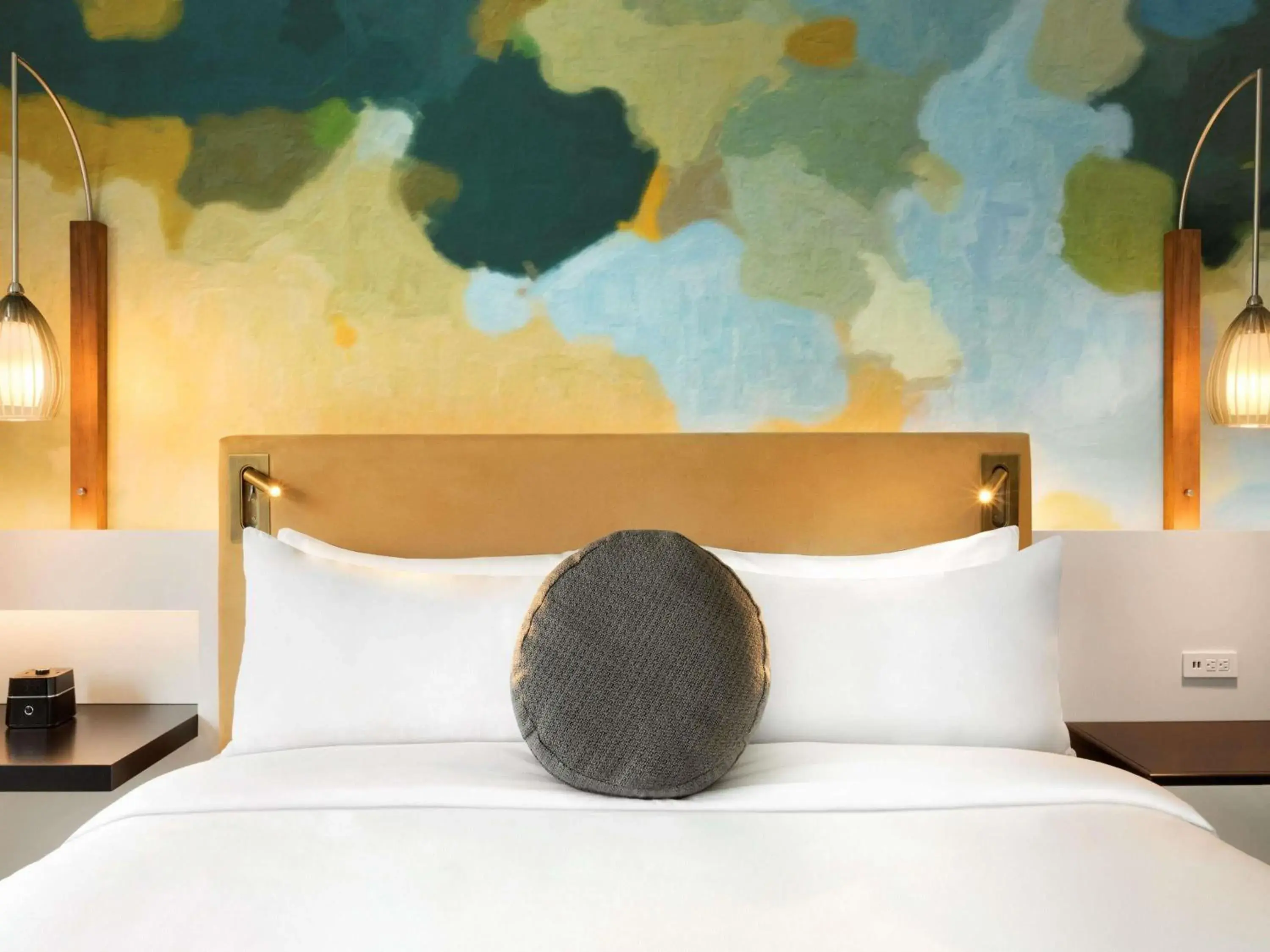 Fairmont View King Room in Fairmont The Queen Elizabeth Fairmont View King Room in Fairmont The Queen Elizabeth