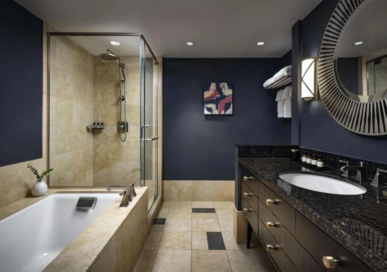 Shower in Fairmont The Queen Elizabeth