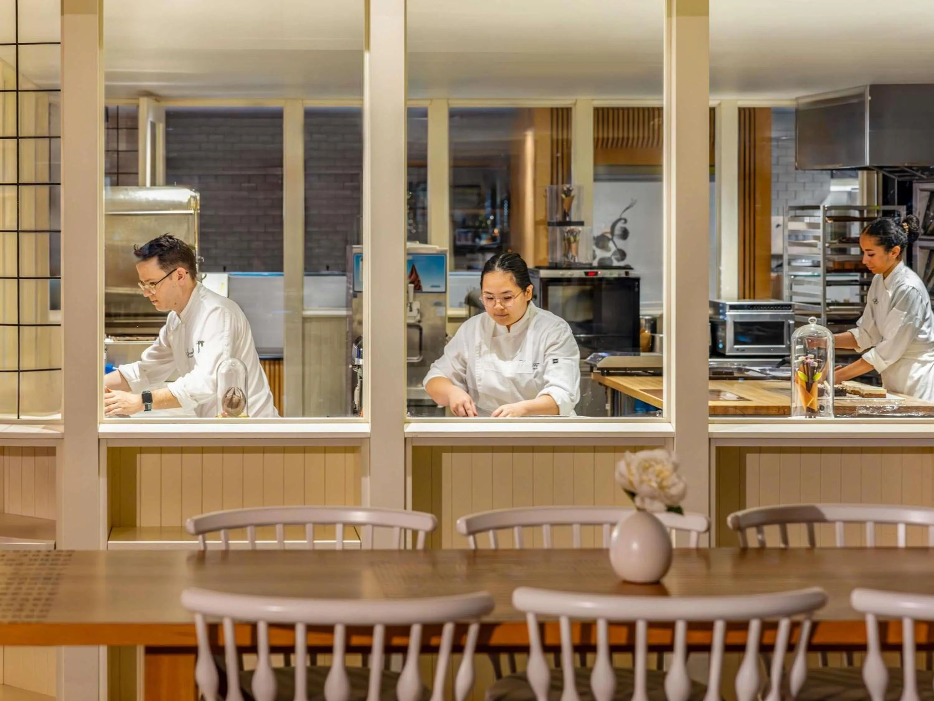 Restaurant/places to eat in Fairmont The Queen Elizabeth