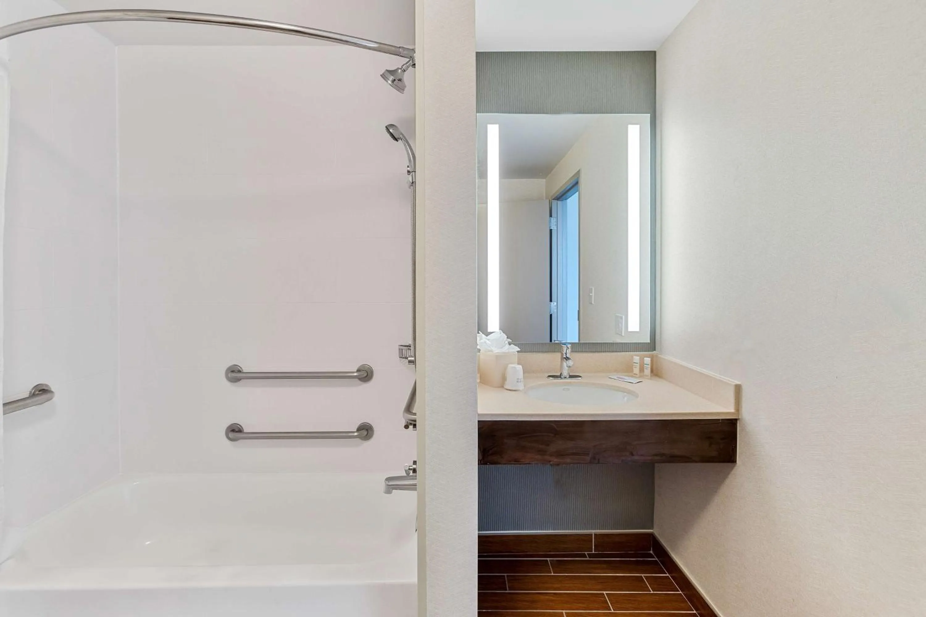 Bathroom in Hilton Garden Inn New Orleans French Quarter/CBD