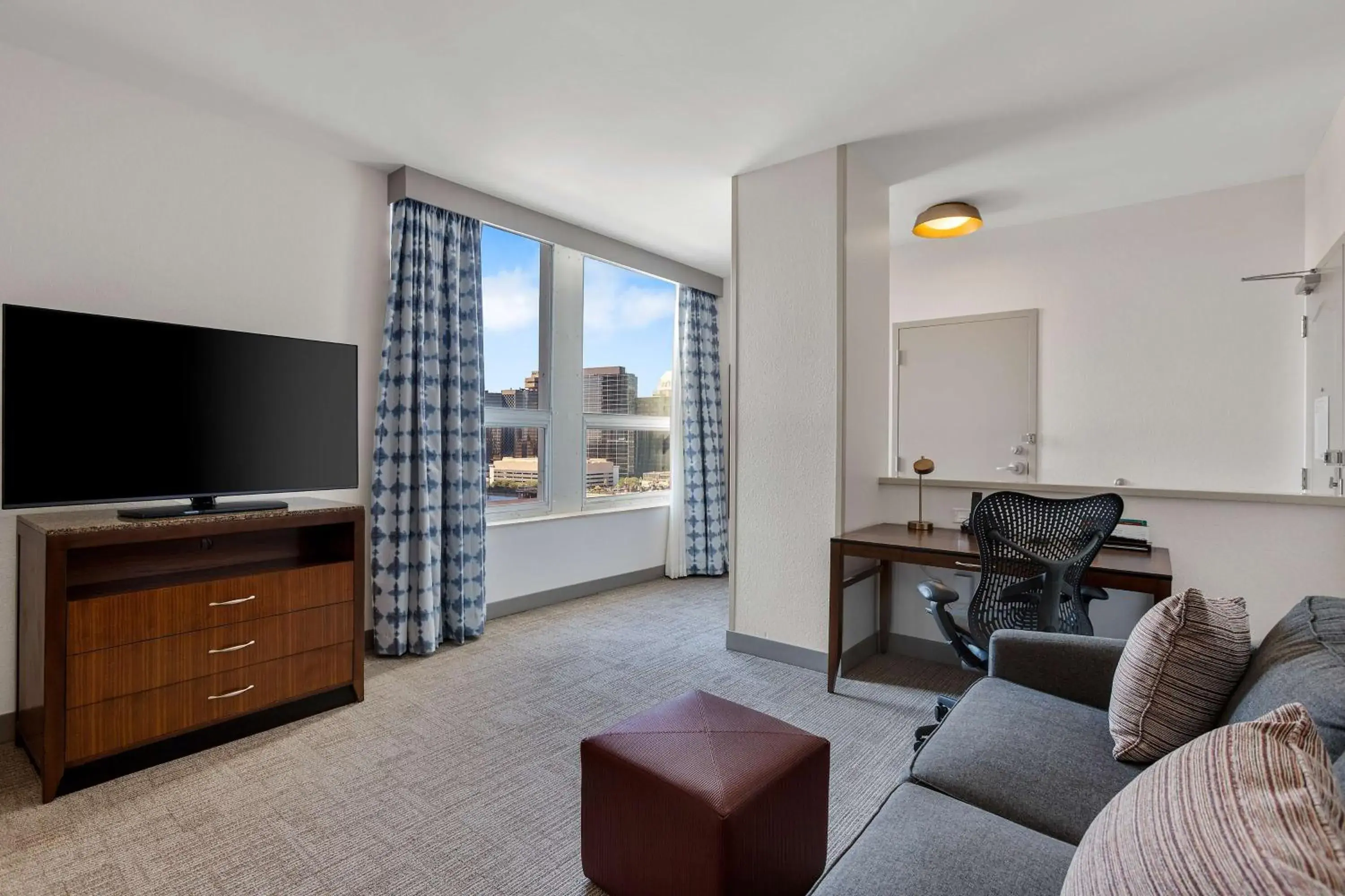 King Room with Sofa Bed in Hilton Garden Inn New Orleans French Quarter/CBD King Room with Sofa Bed in Hilton Garden Inn New Orleans French Quarter/CBD