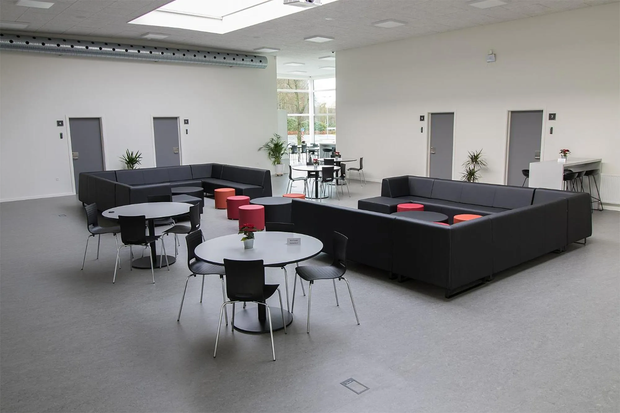 Communal lounge/ TV room in Hostel Brønderslev