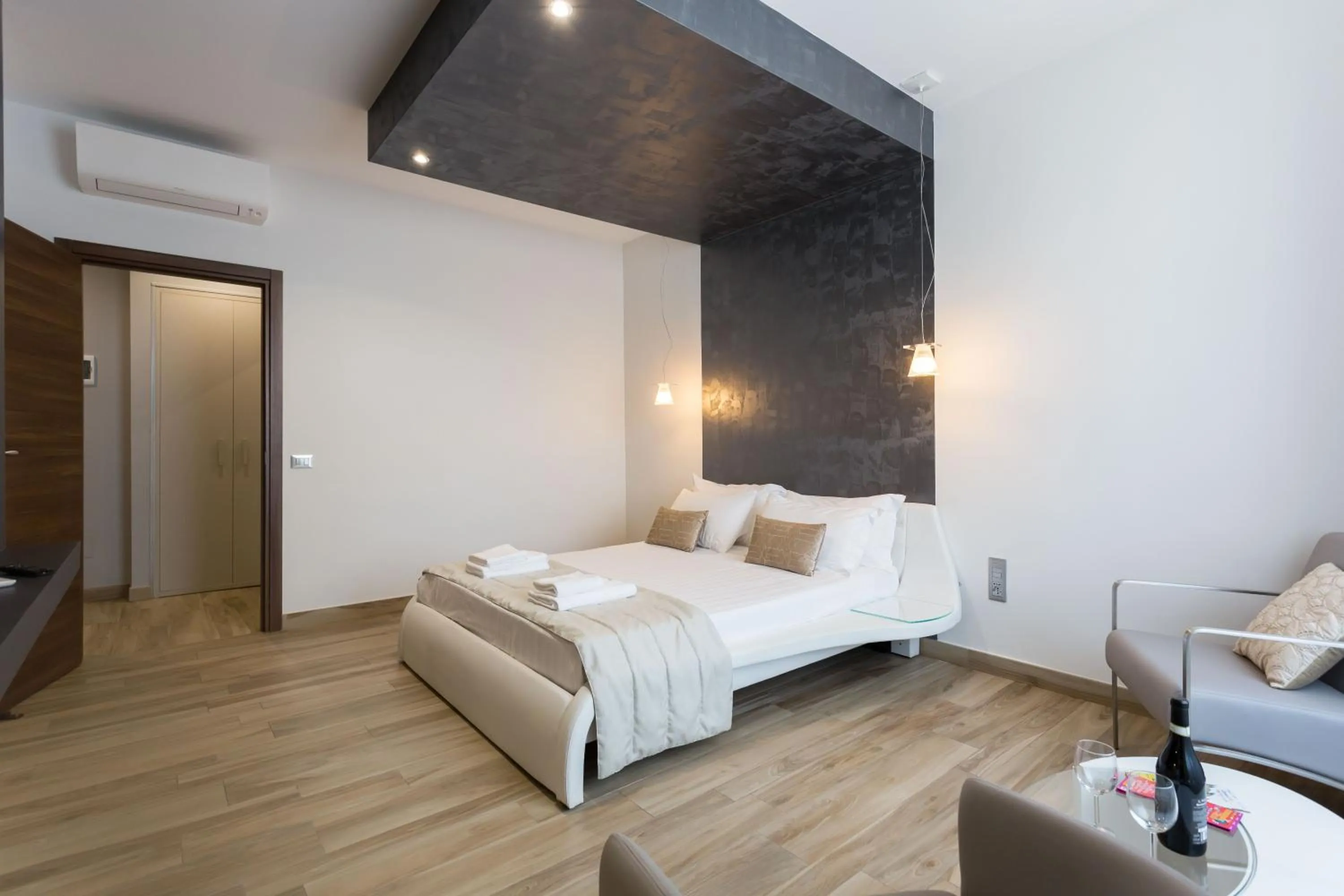 Photo of the whole room, Bed in ApartHotel Durini