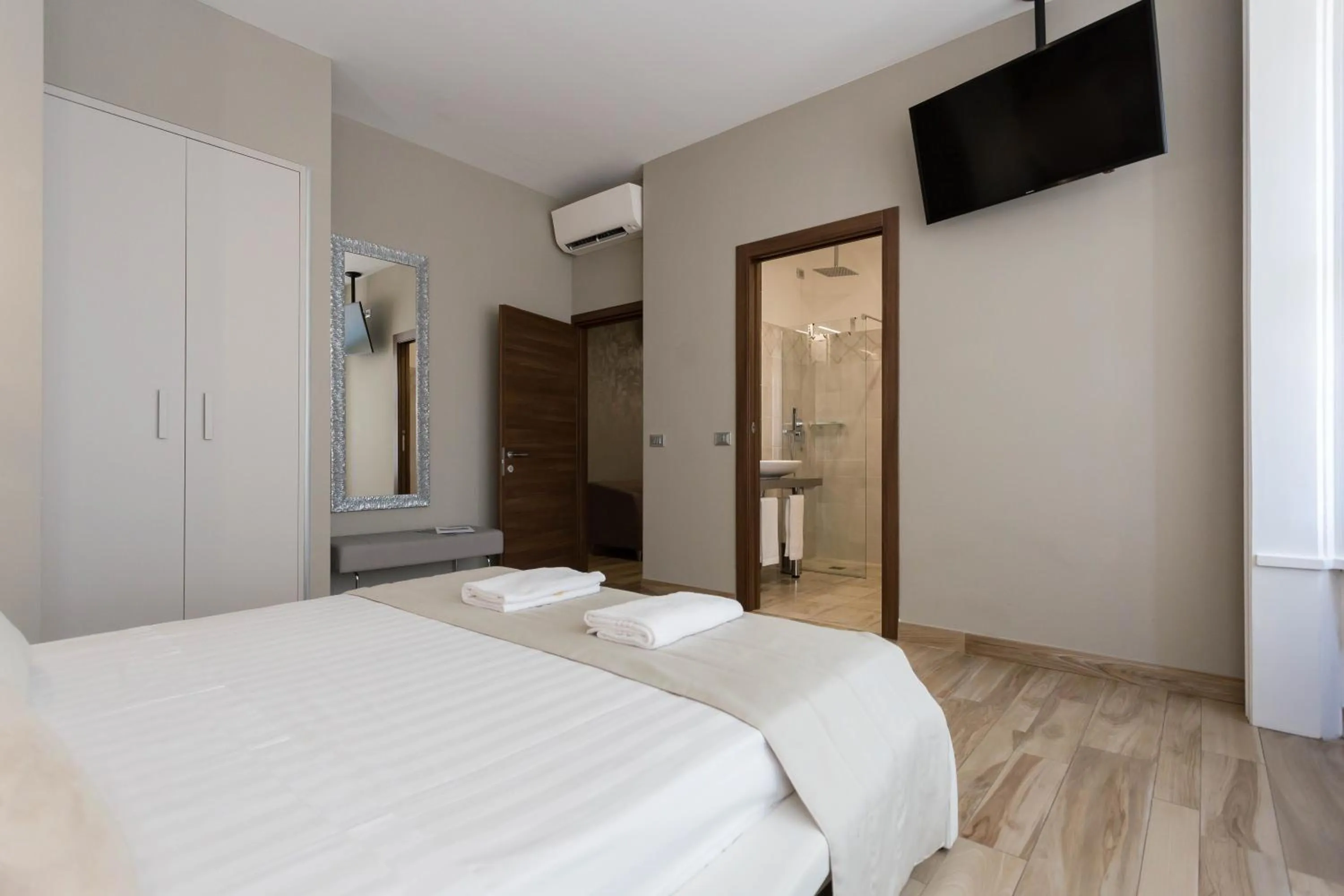 Photo of the whole room, Bed in ApartHotel Durini