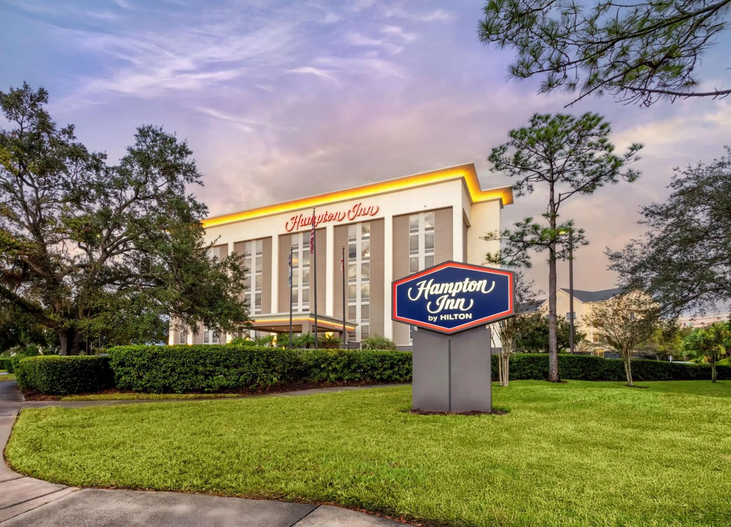 Property building in Hampton Inn Orlando-International Airport