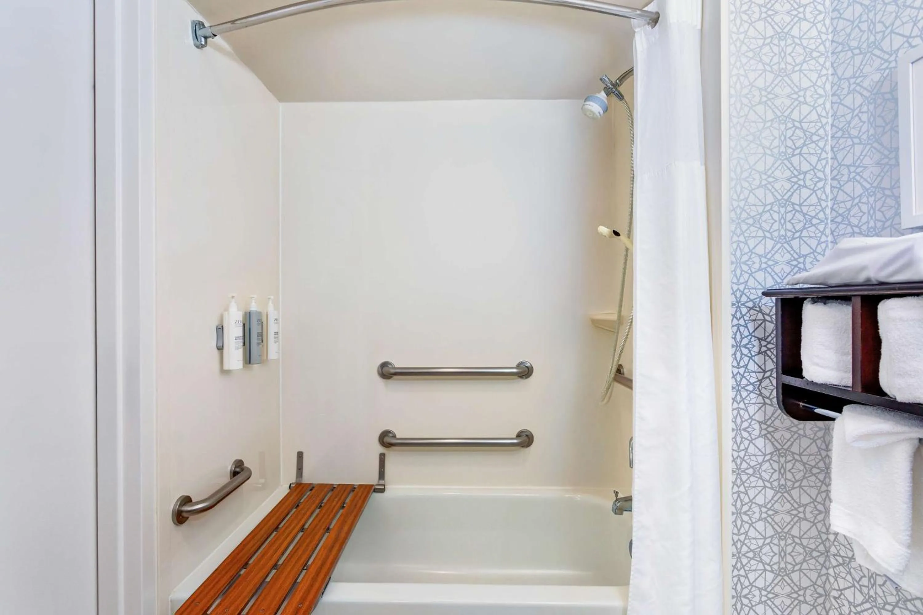 Bathroom in Hampton Inn Orlando-International Airport