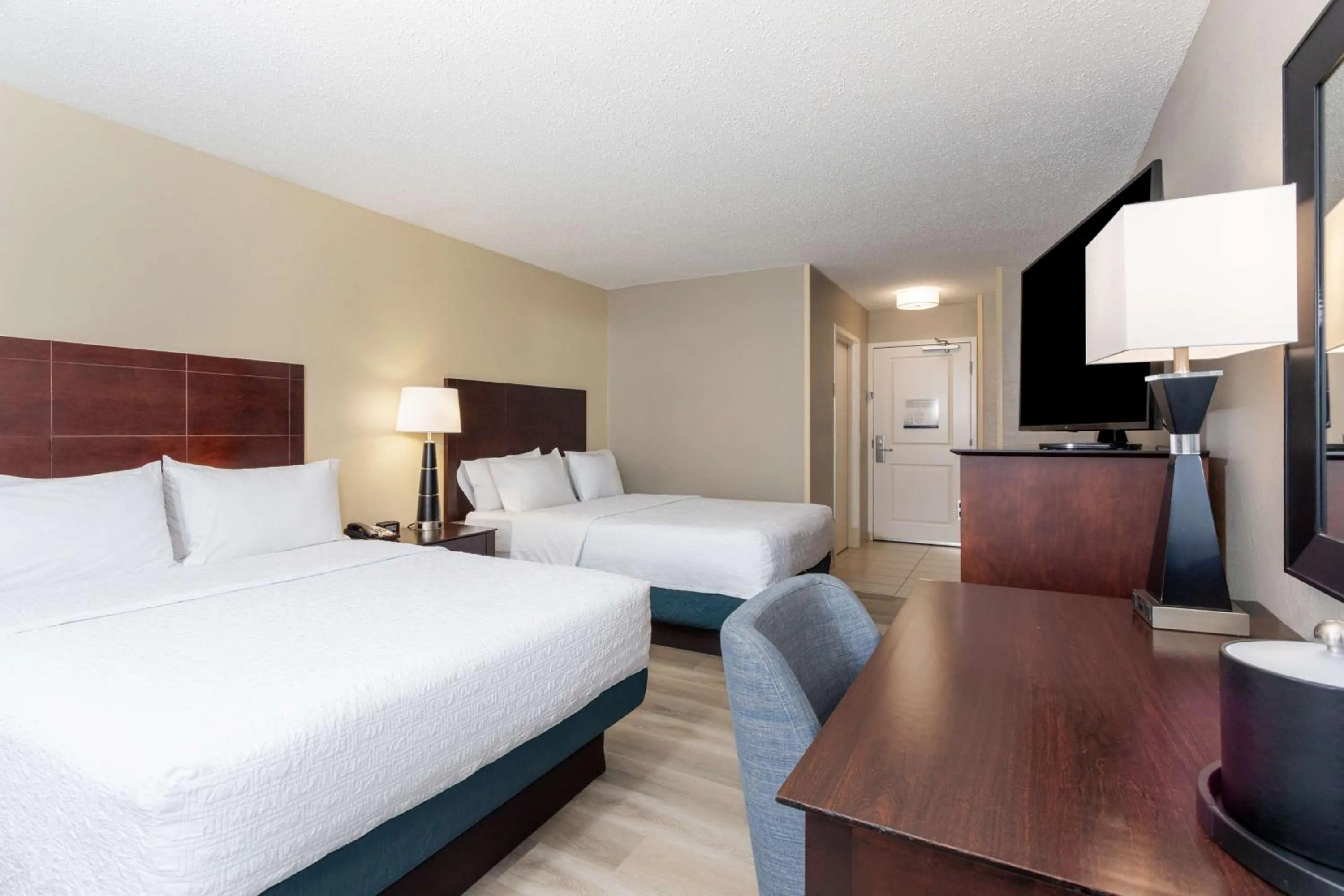 Bed in Hampton Inn Orlando-International Airport