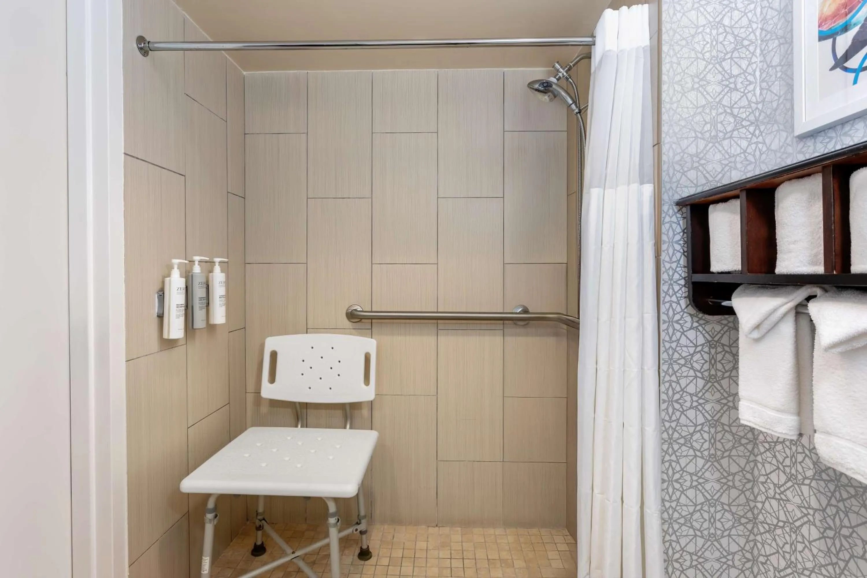 Bathroom in Hampton Inn Orlando-International Airport