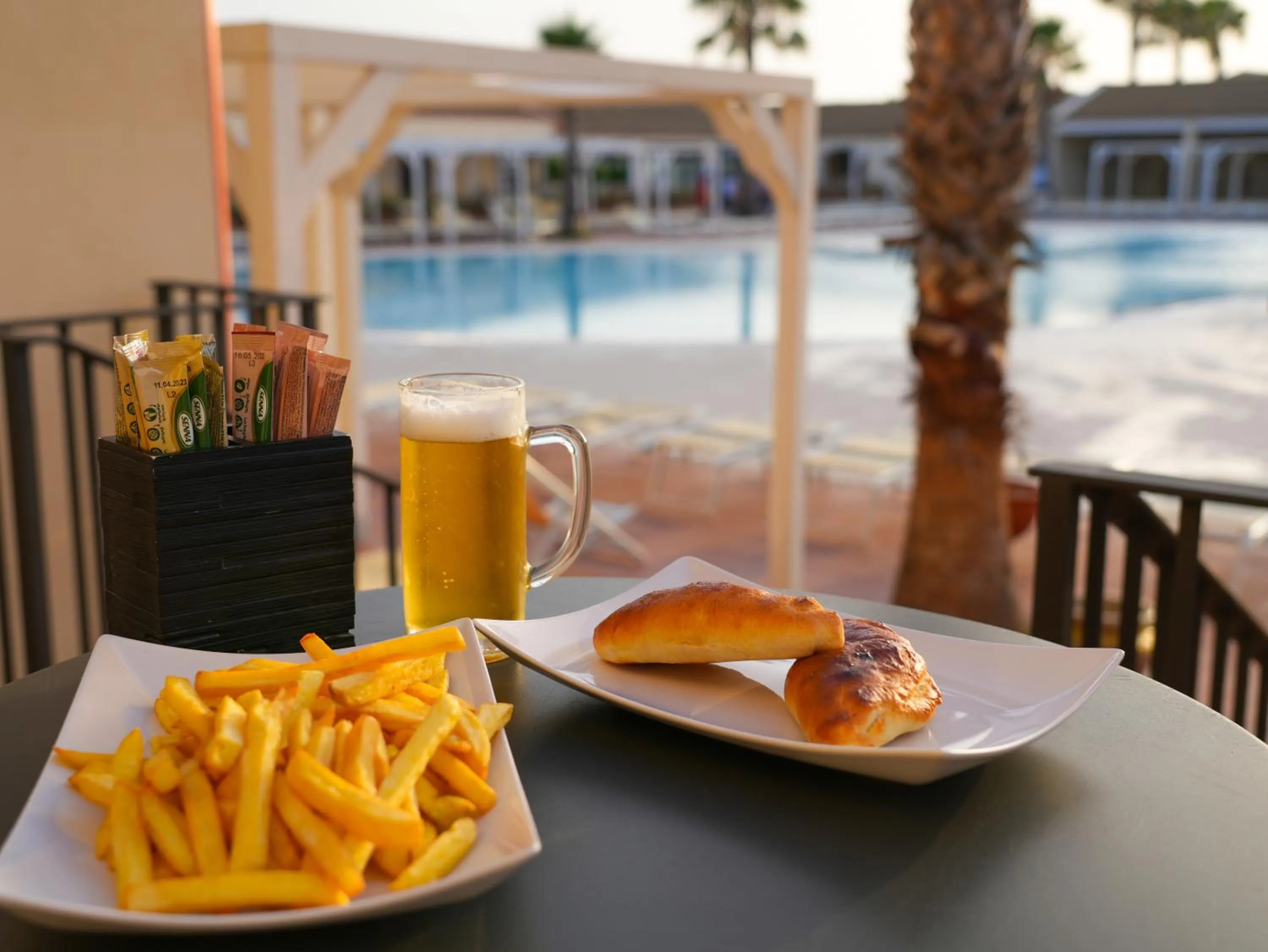 Food and drinks in Sikania Eco Resort