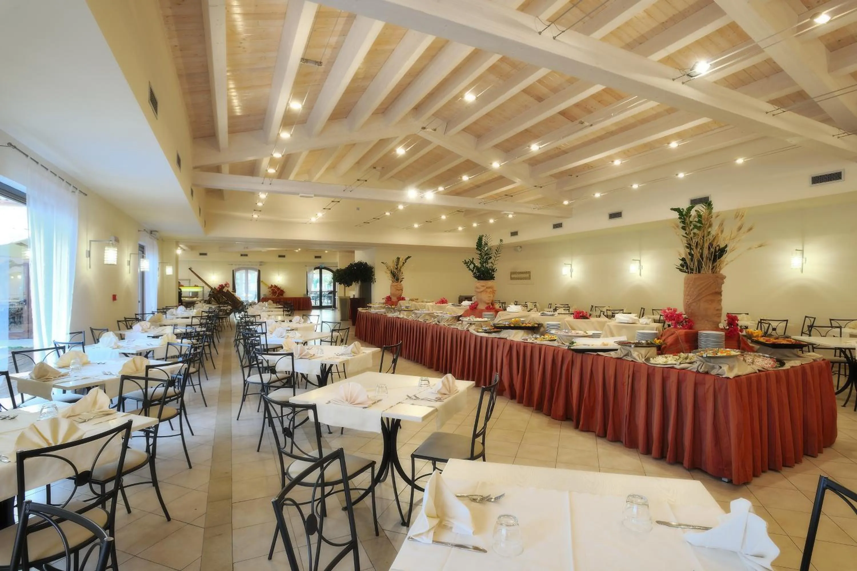 Restaurant/places to eat in Sikania Eco Resort