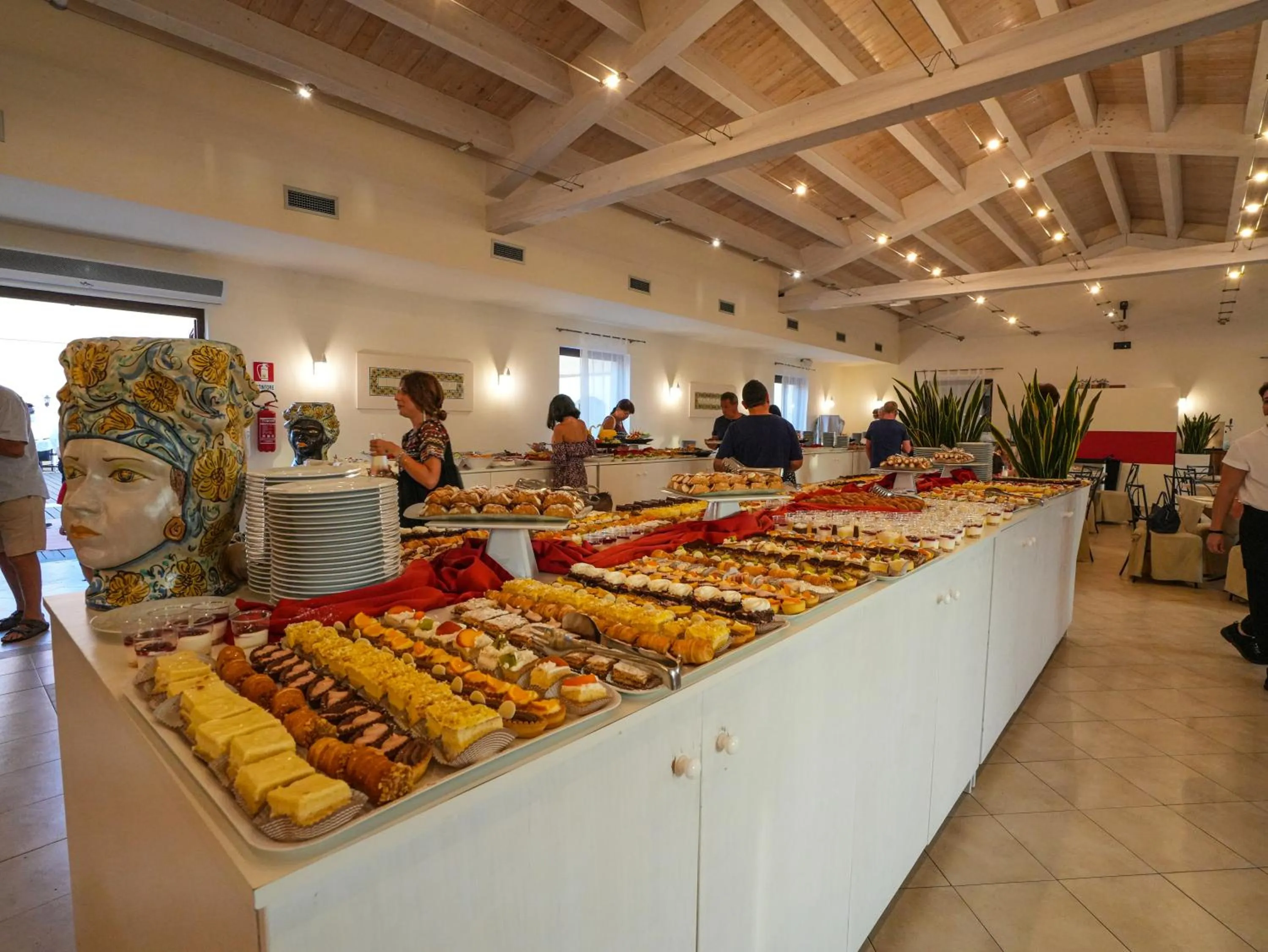 Food and drinks in Sikania Eco Resort