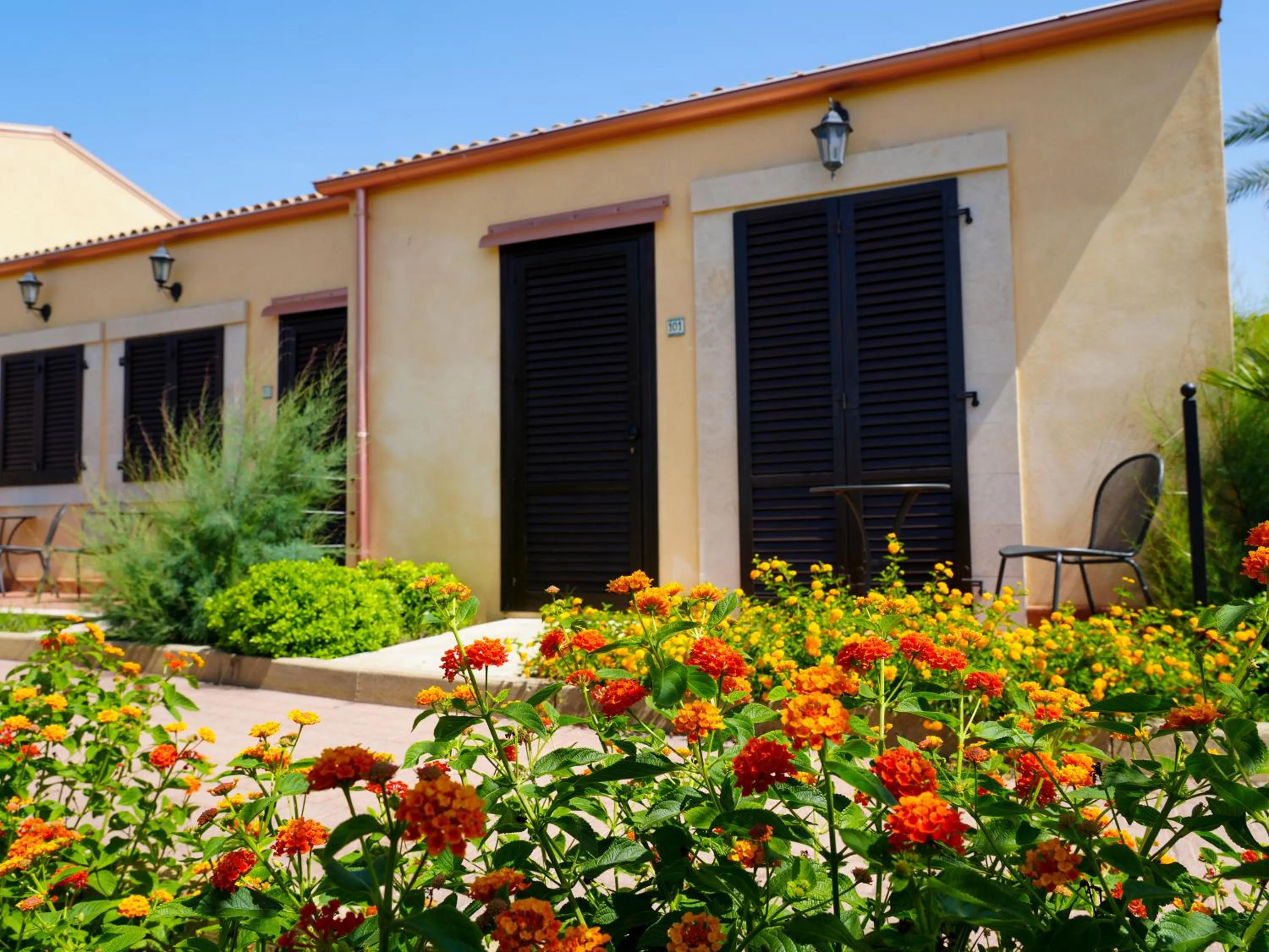 Property building in Sikania Eco Resort