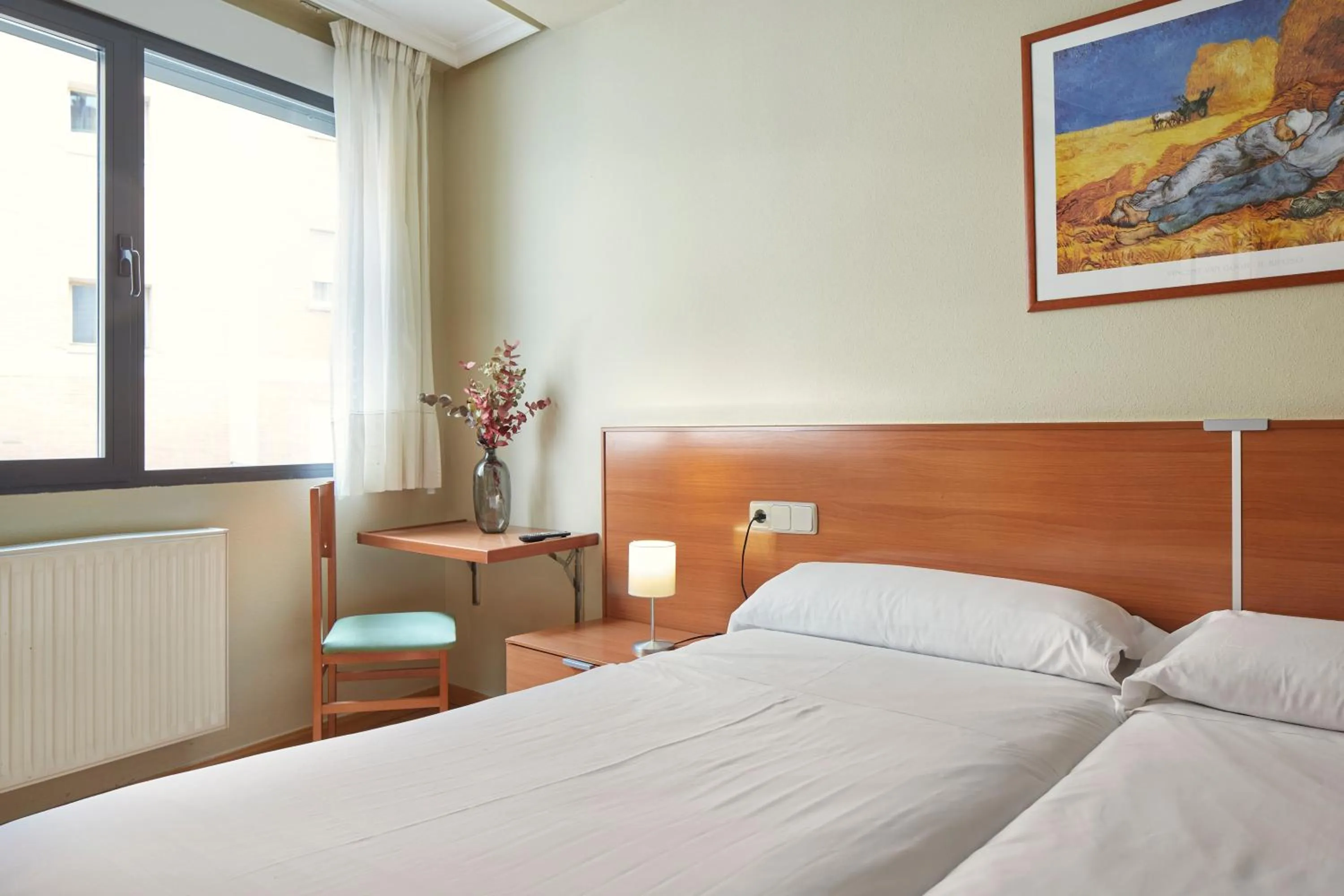 Photo of the whole room, Bed in IRAIPE Achuri Auto Check-in