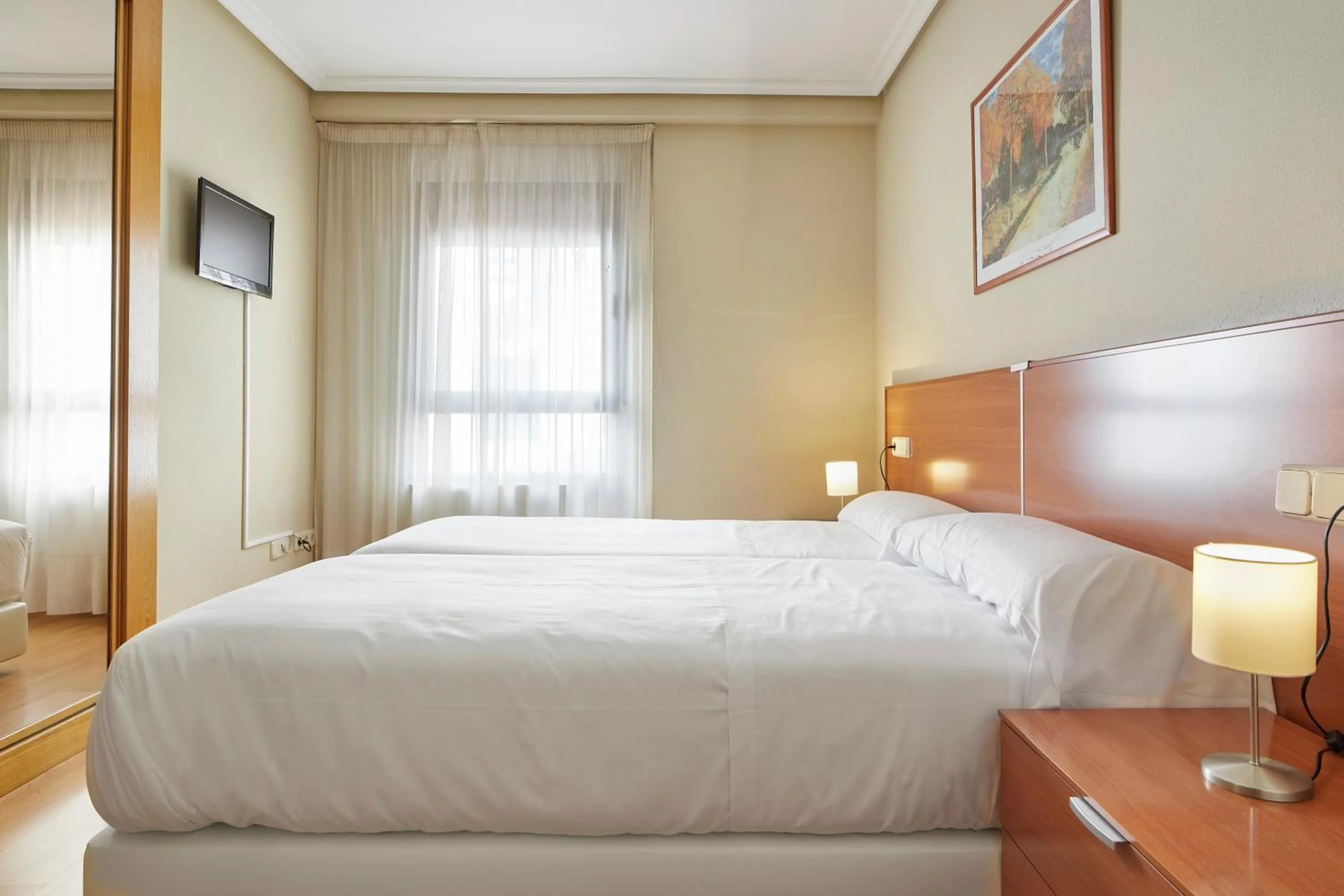 Photo of the whole room, Bed in IRAIPE Achuri Auto Check-in